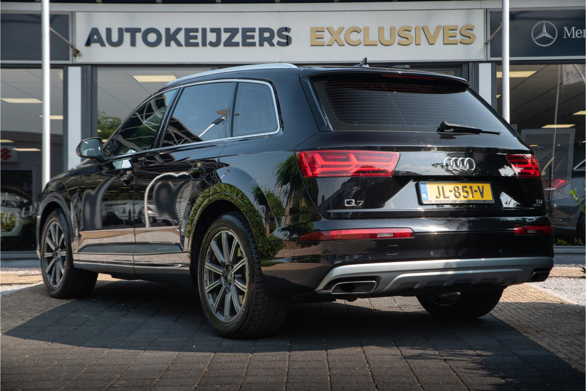 Audi Q7 3.0 TDI quattro Pro Line + 7p Luchtvering 2016 Orcazwart metallic 4
