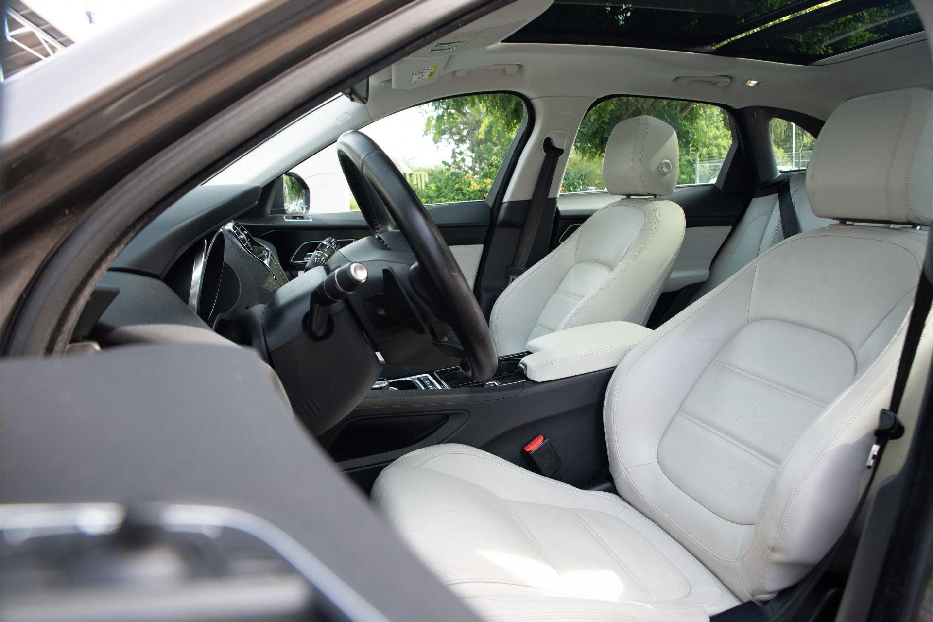 Jaguar F-Pace 2.0 Portfolio Pano AWD 20d 2017  12