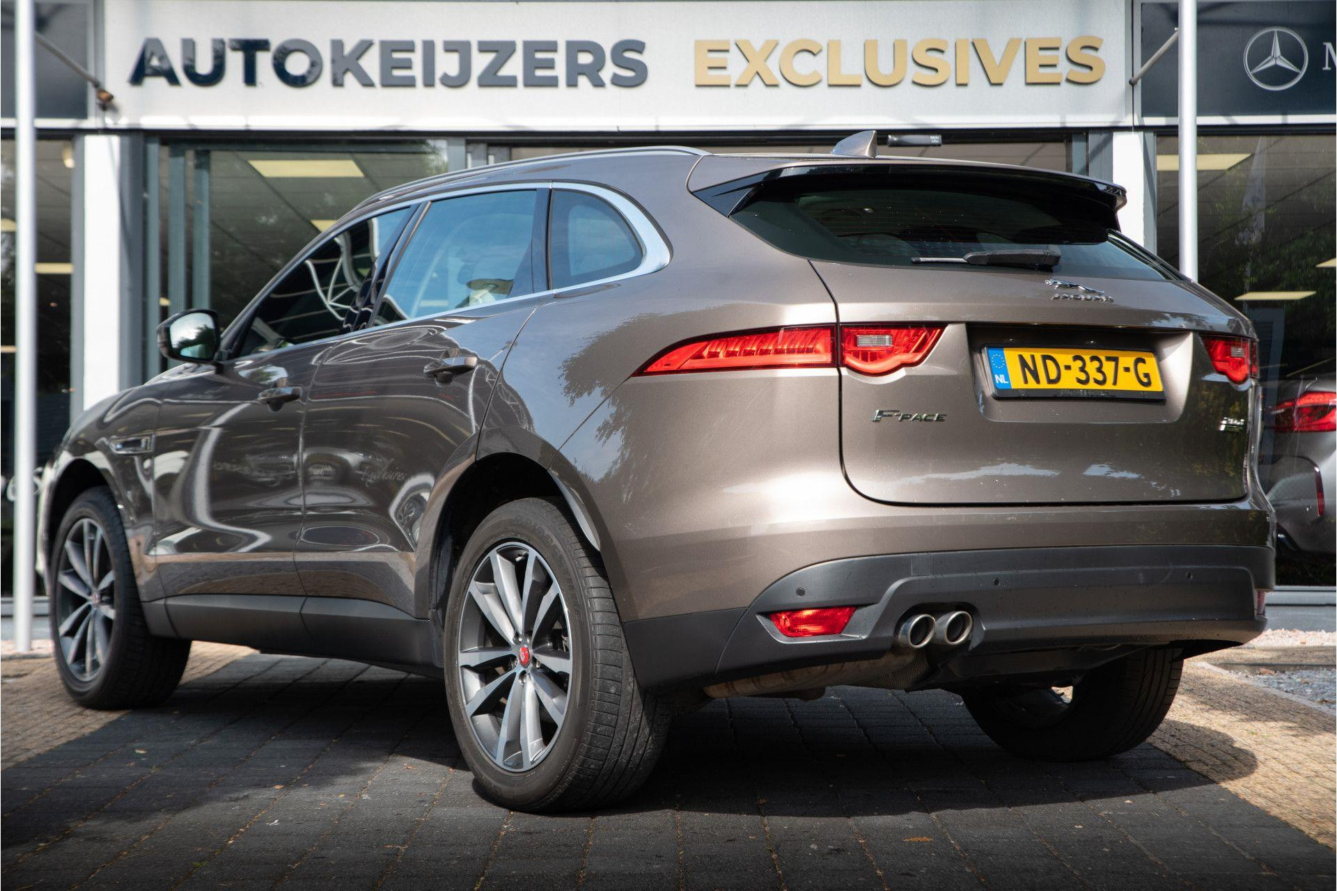 Jaguar F-Pace 2.0 Portfolio Pano AWD 20d 2017  4