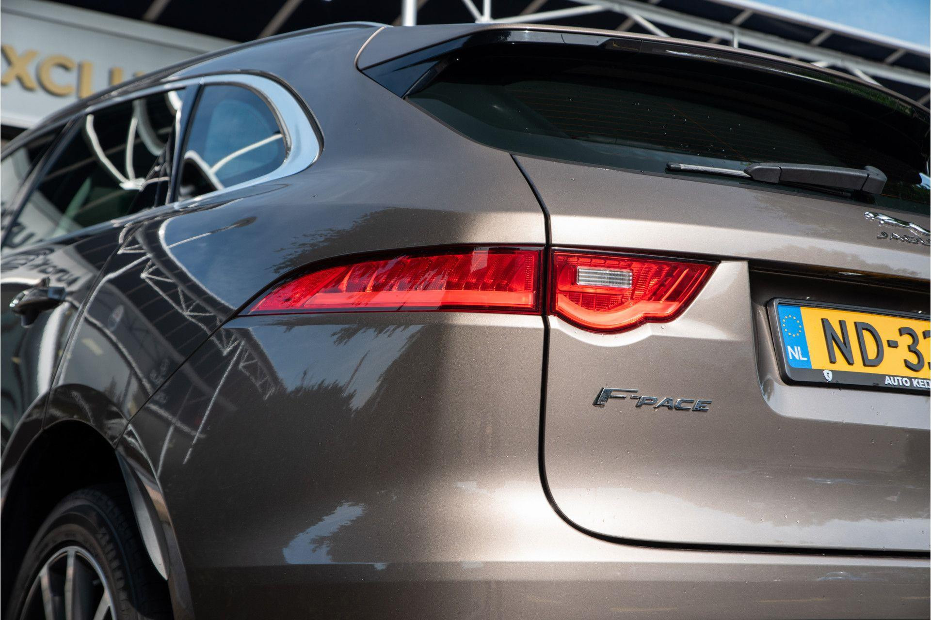 Jaguar F-Pace 2.0 Portfolio Pano AWD 20d 2017  6