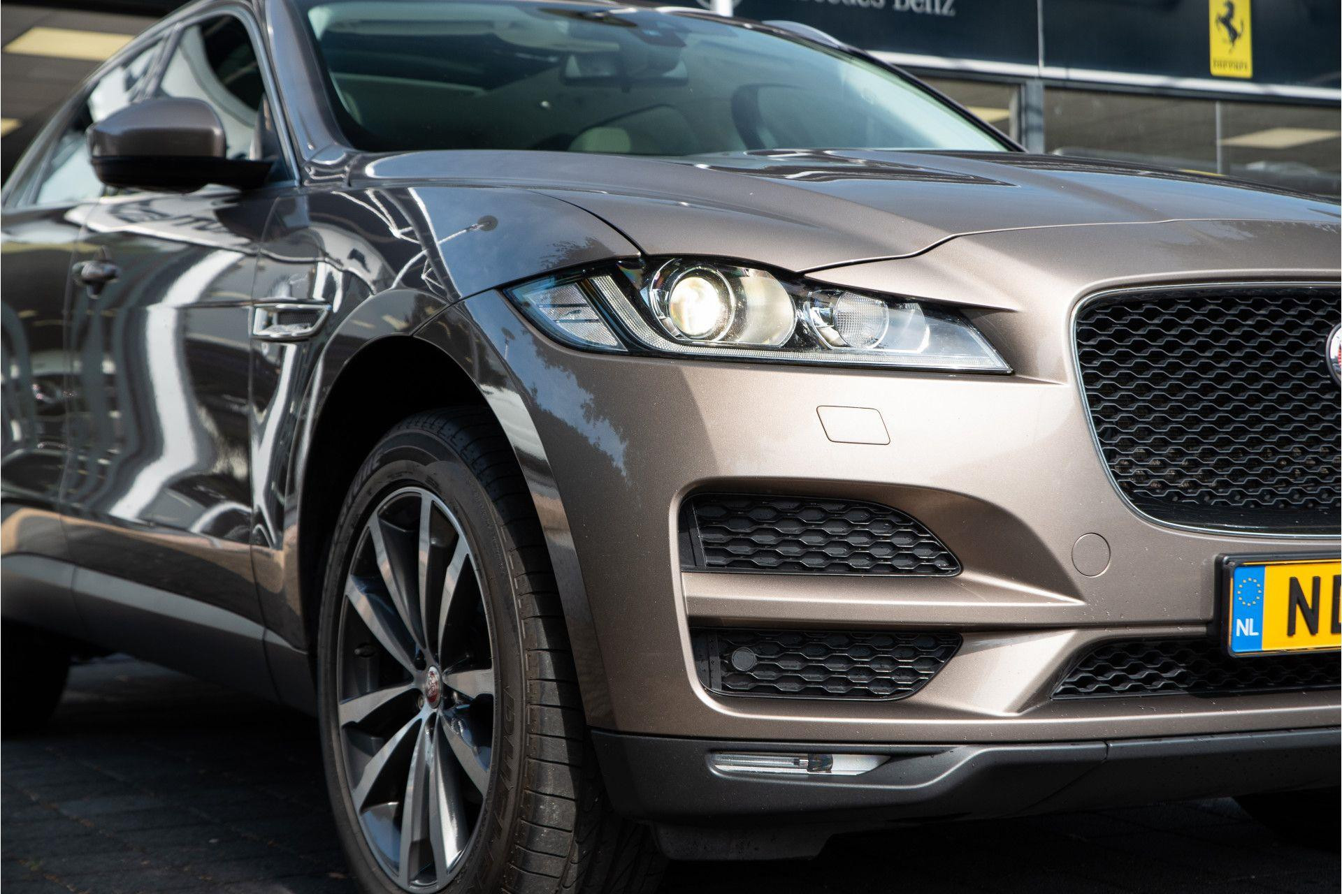 Jaguar F-Pace 2.0 Portfolio Pano AWD 20d 2017  7