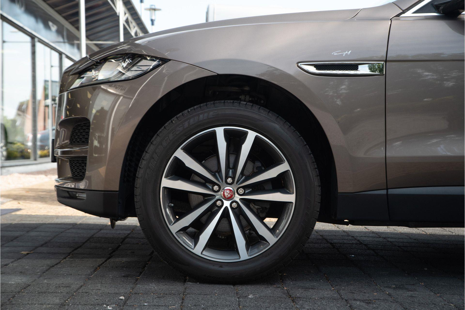 Jaguar F-Pace 2.0 Portfolio Pano AWD 20d 2017  8