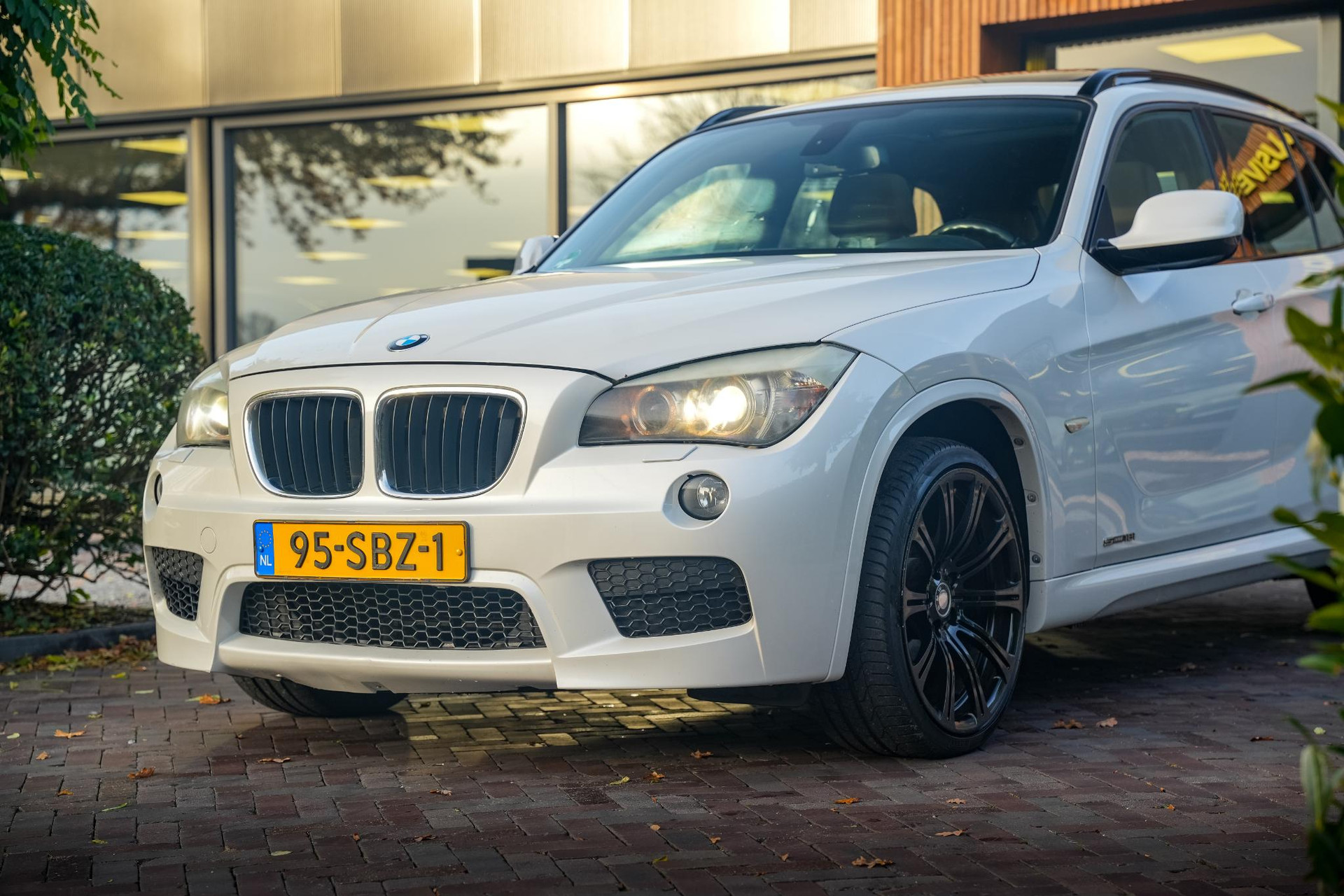 BMW X1 sDrive18i 2011 Mineralweiss metallic 13