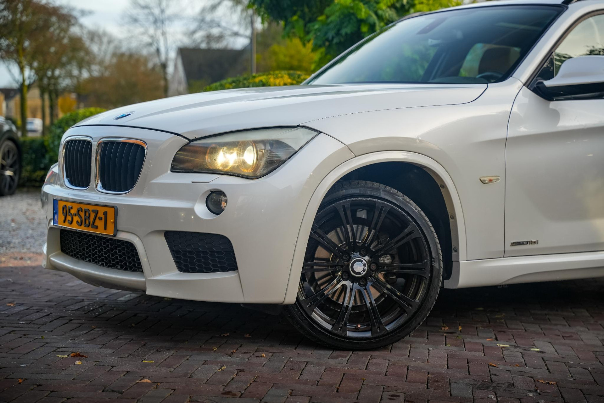 BMW X1 sDrive18i 2011 Mineralweiss metallic 30