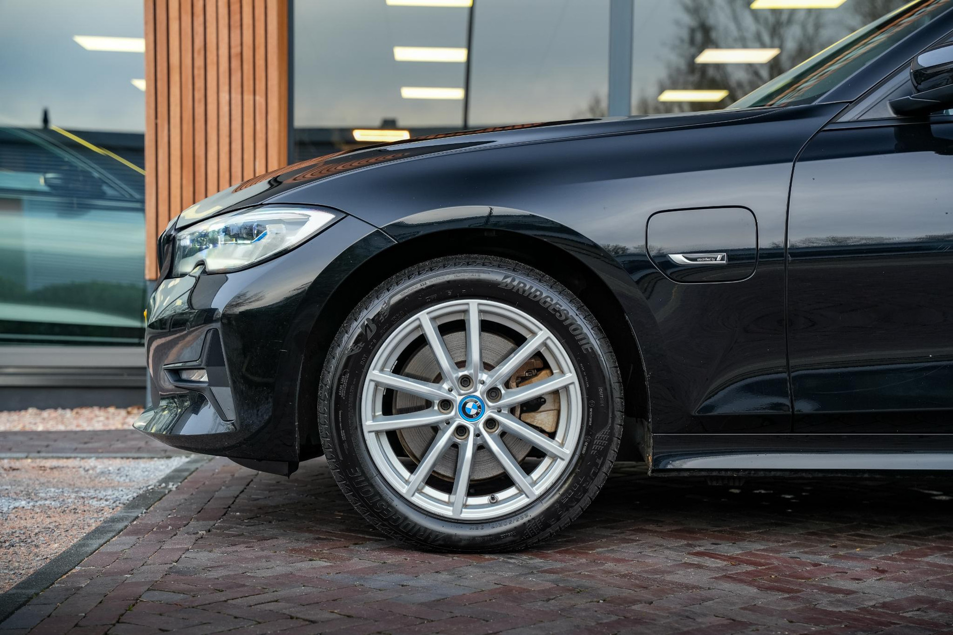 BMW 3-serie 320e Business Edition Plus 2021 Schwarz uni 12