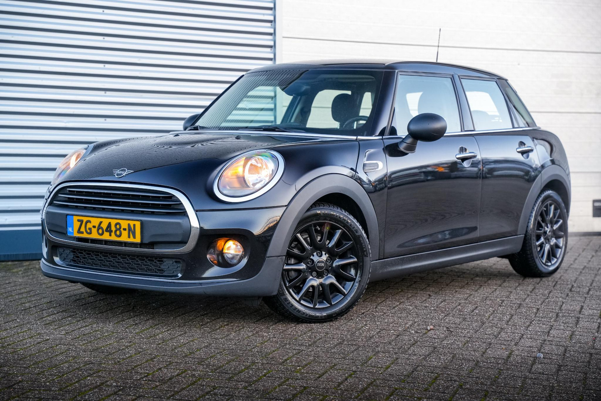 MINI 5-deurs 1.5 One 2019 Midnight black 25