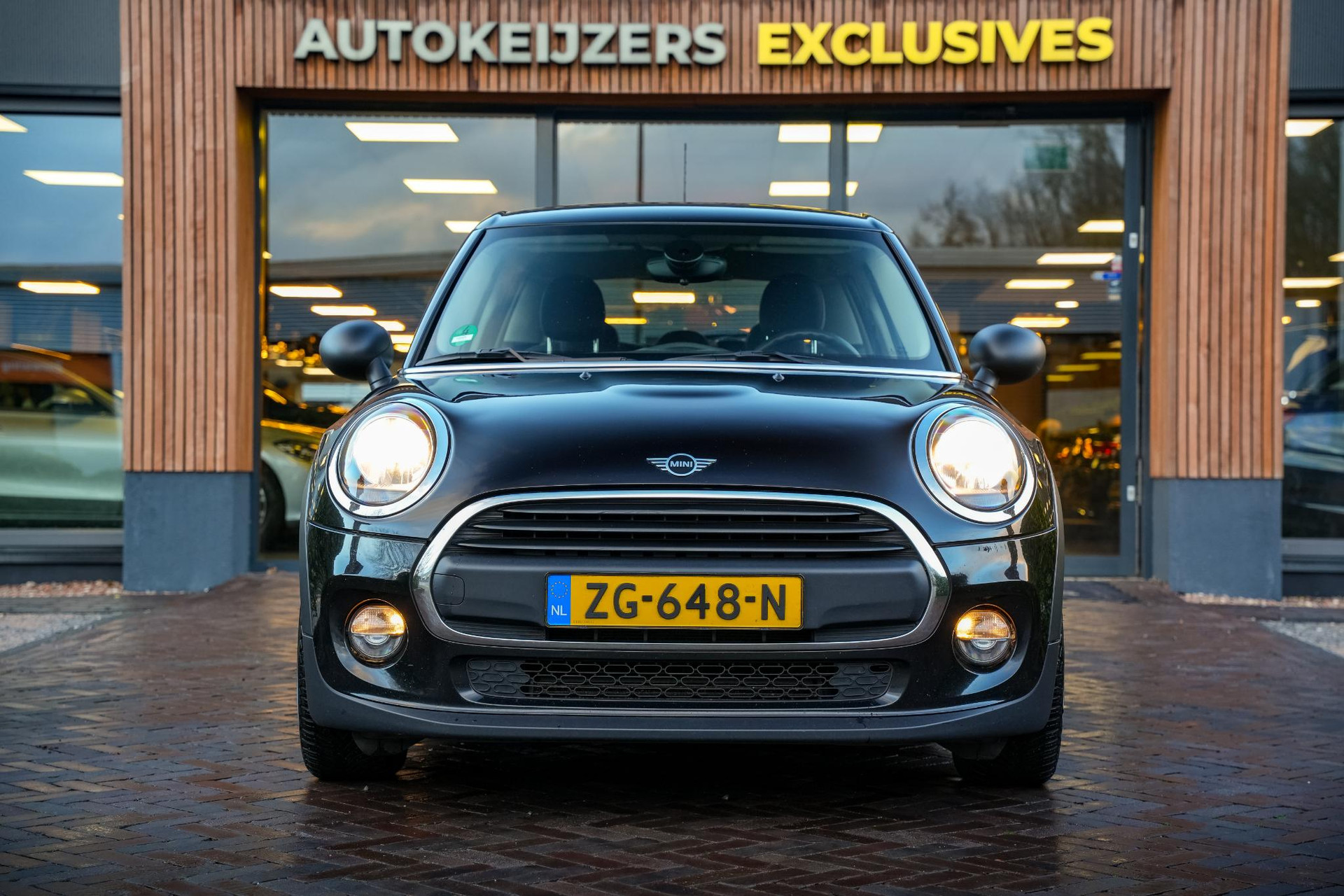 MINI 5-deurs 1.5 One 2019 Midnight black 3