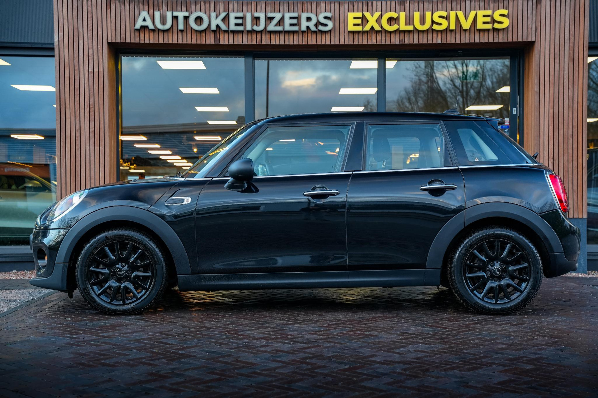 MINI 5-deurs 1.5 One 2019 Midnight black 5