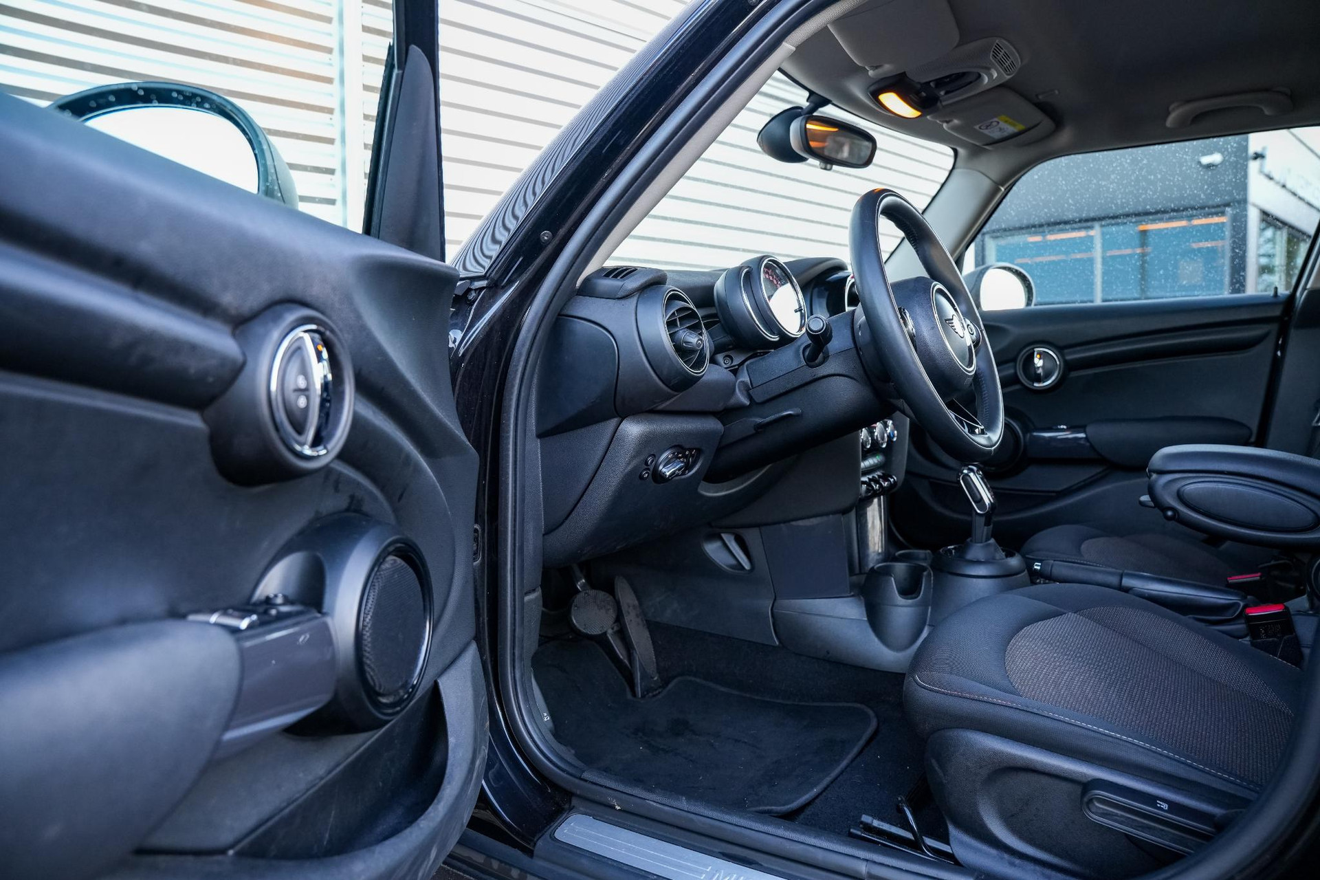 MINI 5-deurs 1.5 One 2019 Midnight black 6