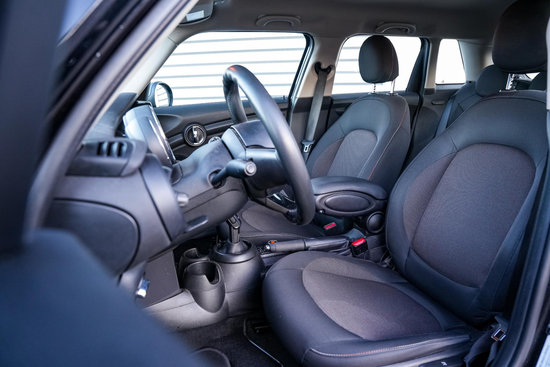 MINI 5-deurs 1.5 One 2019 Midnight black 8