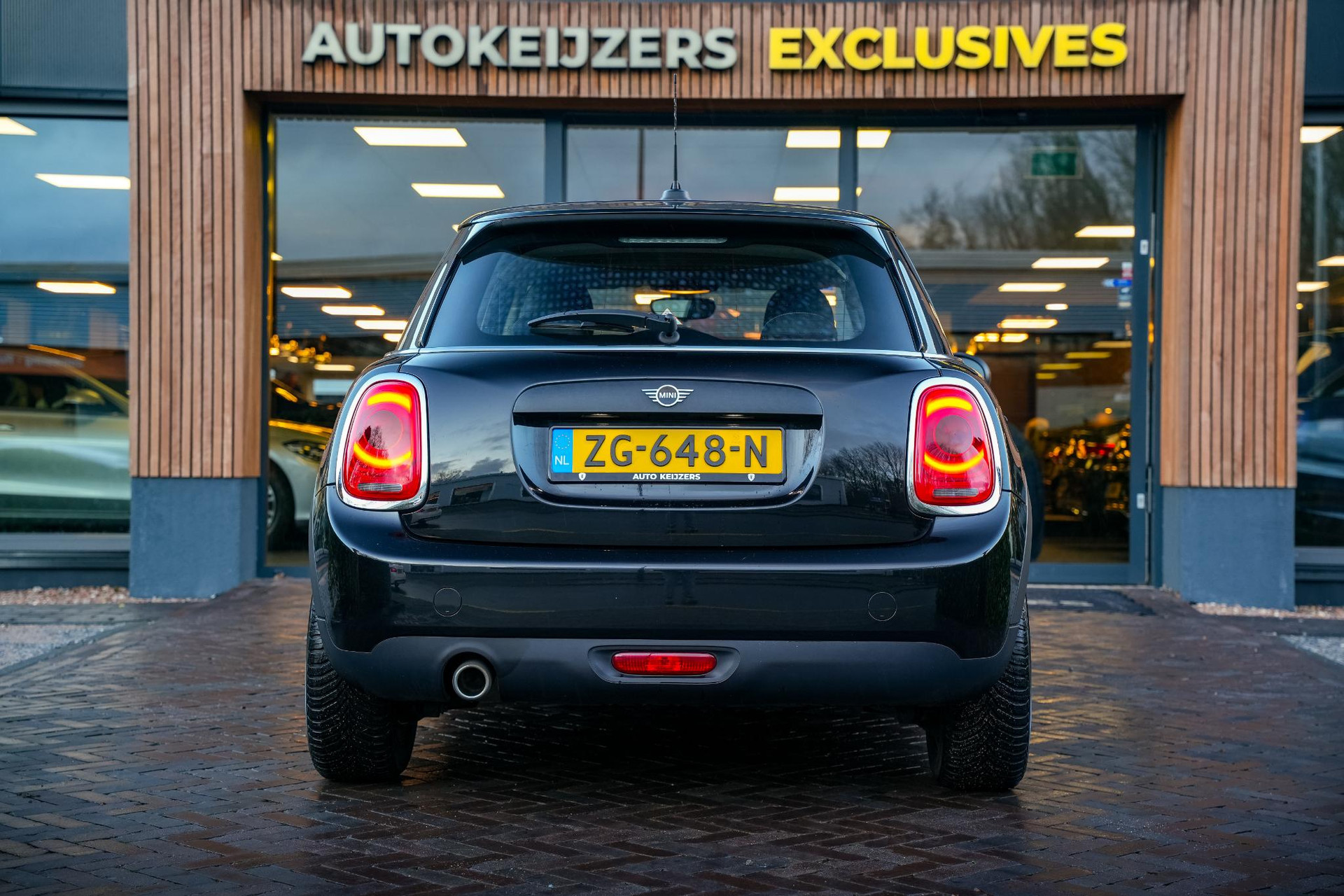 MINI 5-deurs 1.5 One 2019 Midnight black 9