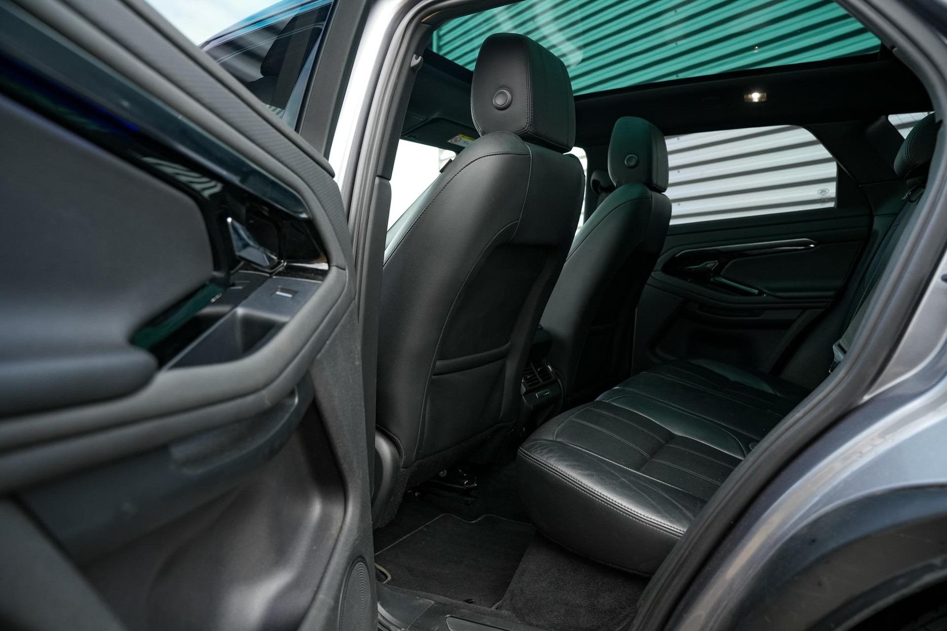 Land Rover Range Rover Evoque P300e 2021 EIGER GREY 10