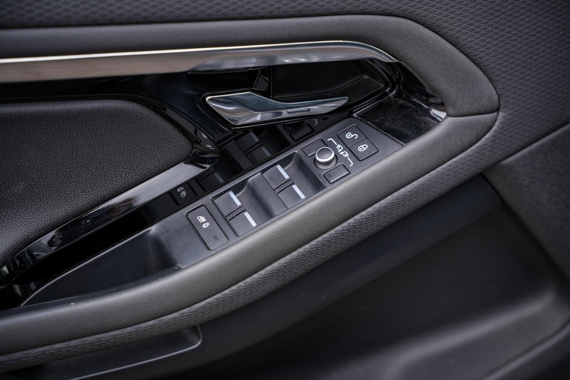 Land Rover Range Rover Evoque P300e 2021 EIGER GREY 14