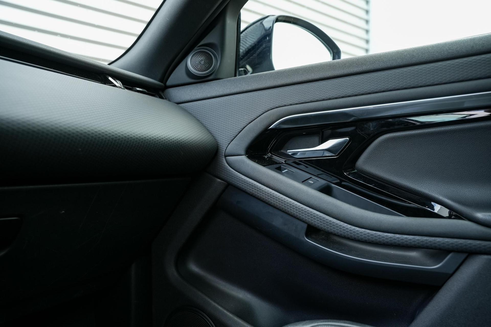 Land Rover Range Rover Evoque P300e 2021 EIGER GREY 24