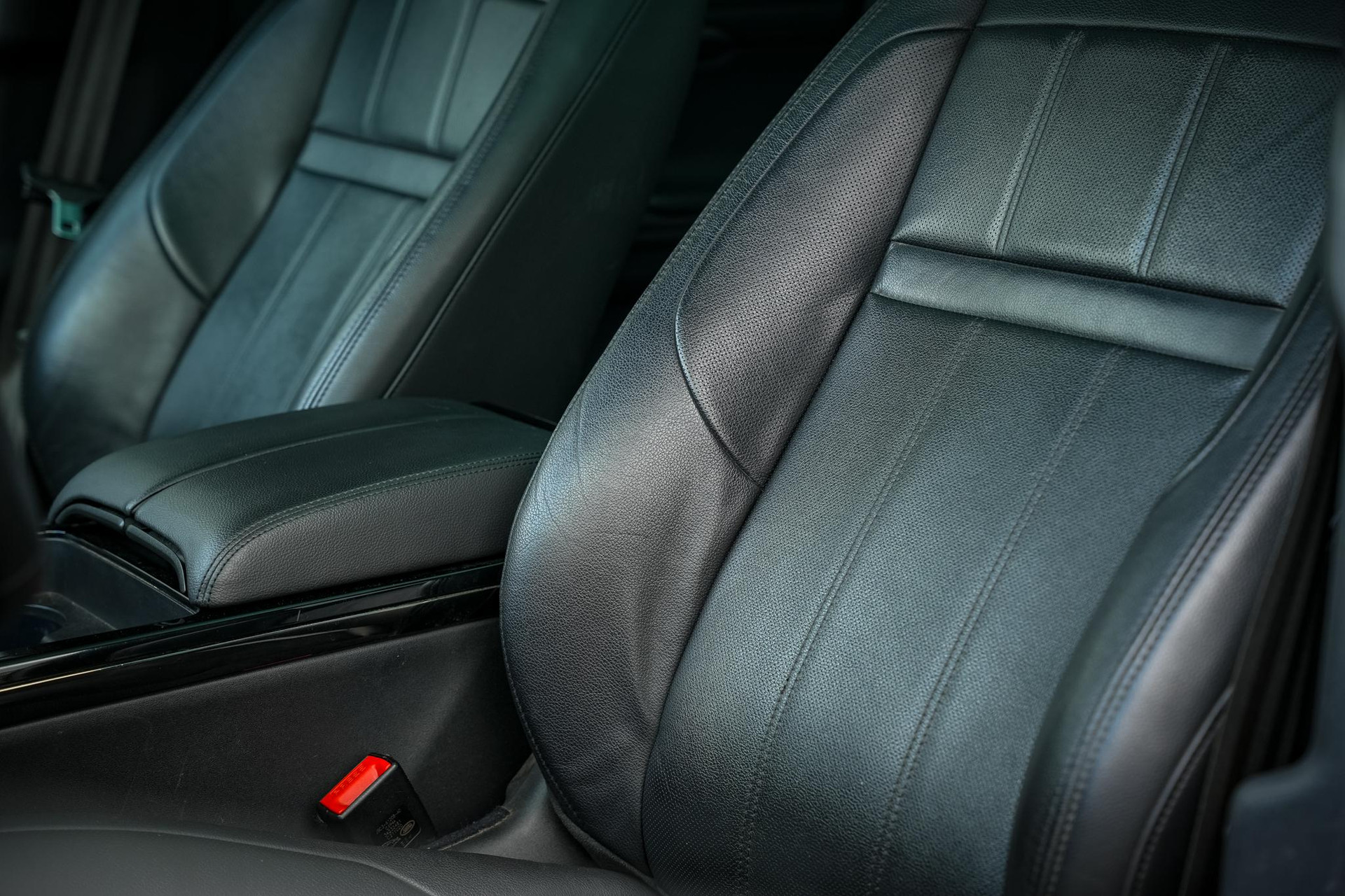 Land Rover Range Rover Evoque P300e 2021 EIGER GREY 25