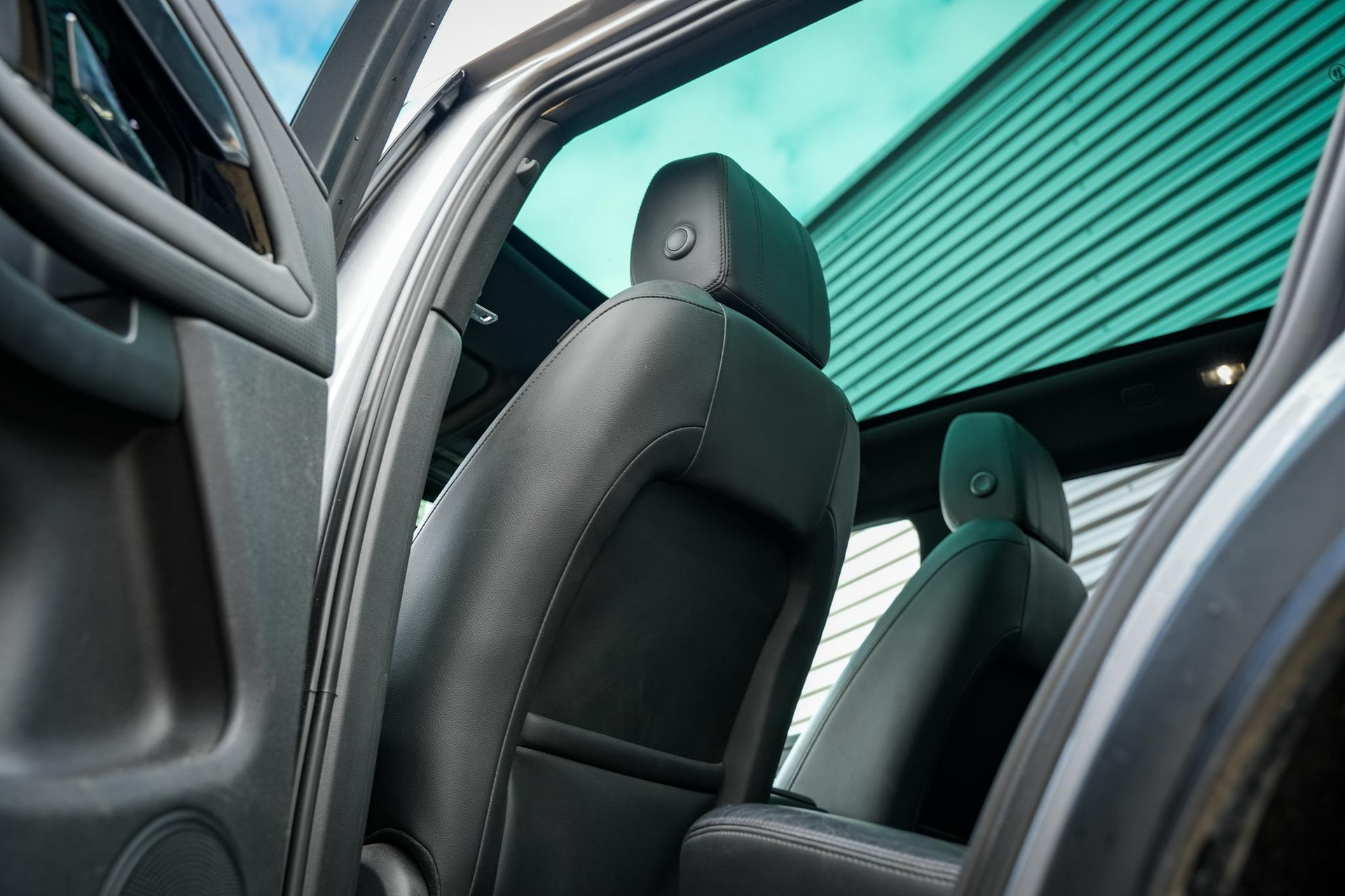 Land Rover Range Rover Evoque P300e 2021 EIGER GREY 27