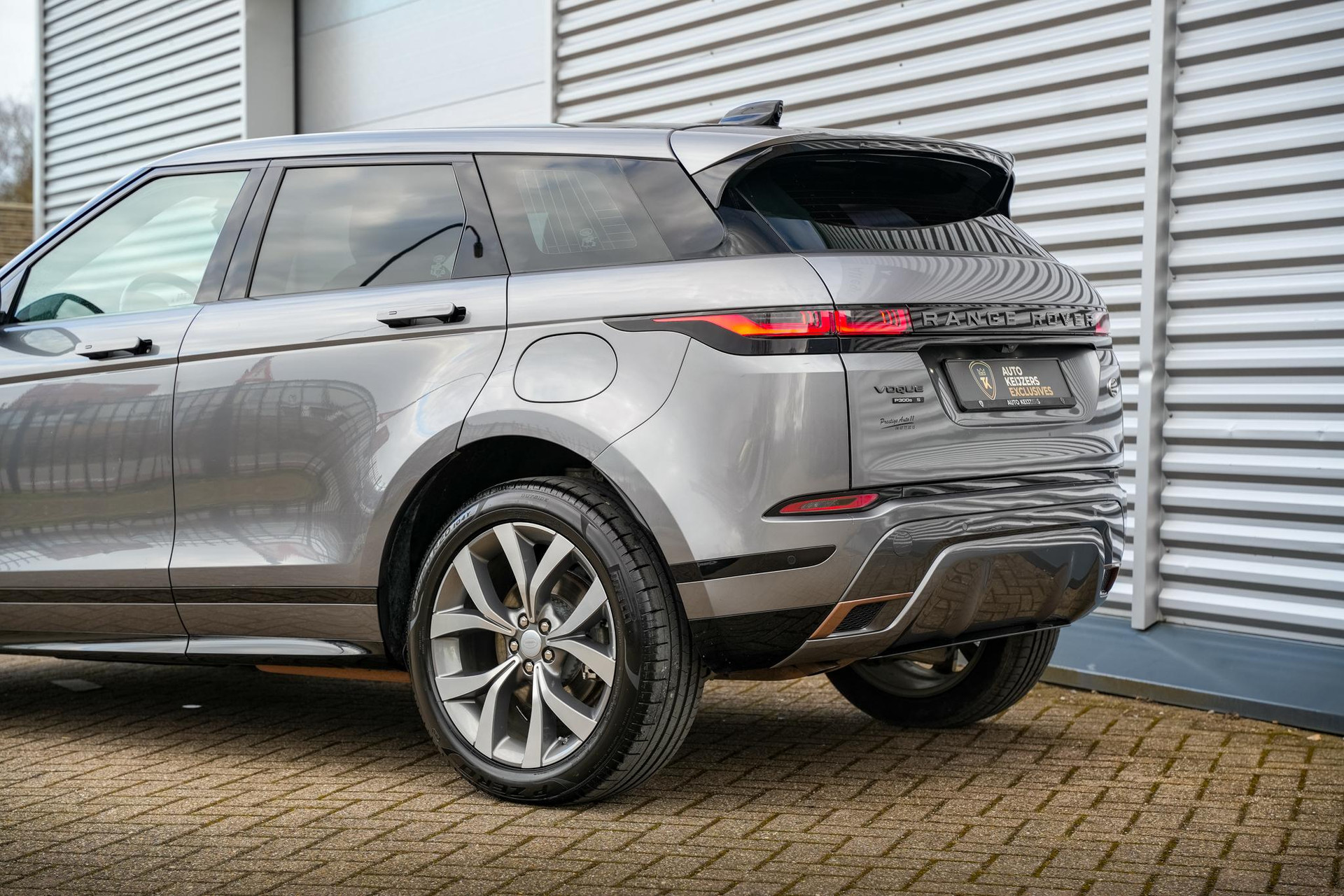 Land Rover Range Rover Evoque P300e 2021 EIGER GREY 32