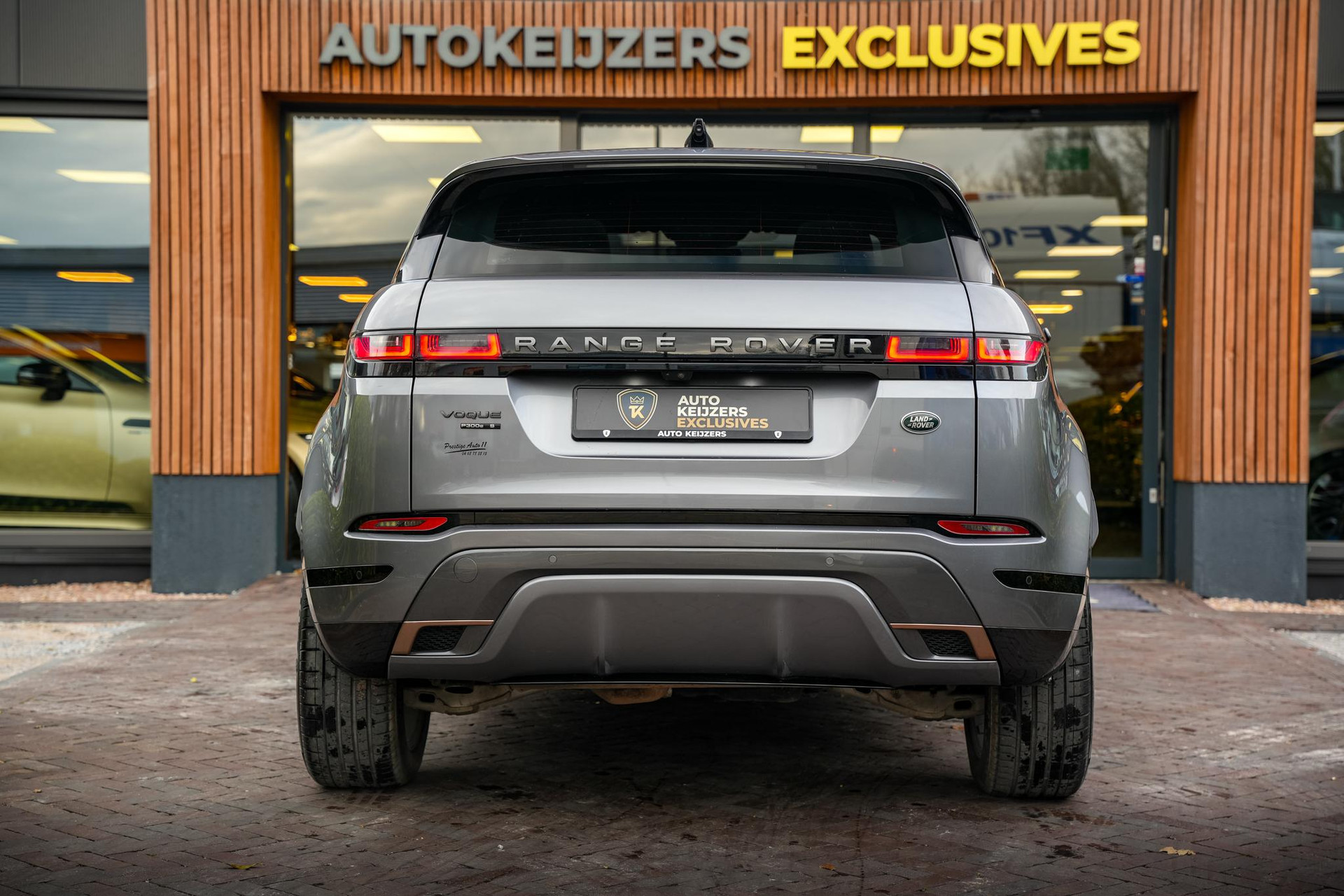 Land Rover Range Rover Evoque P300e 2021 EIGER GREY 9