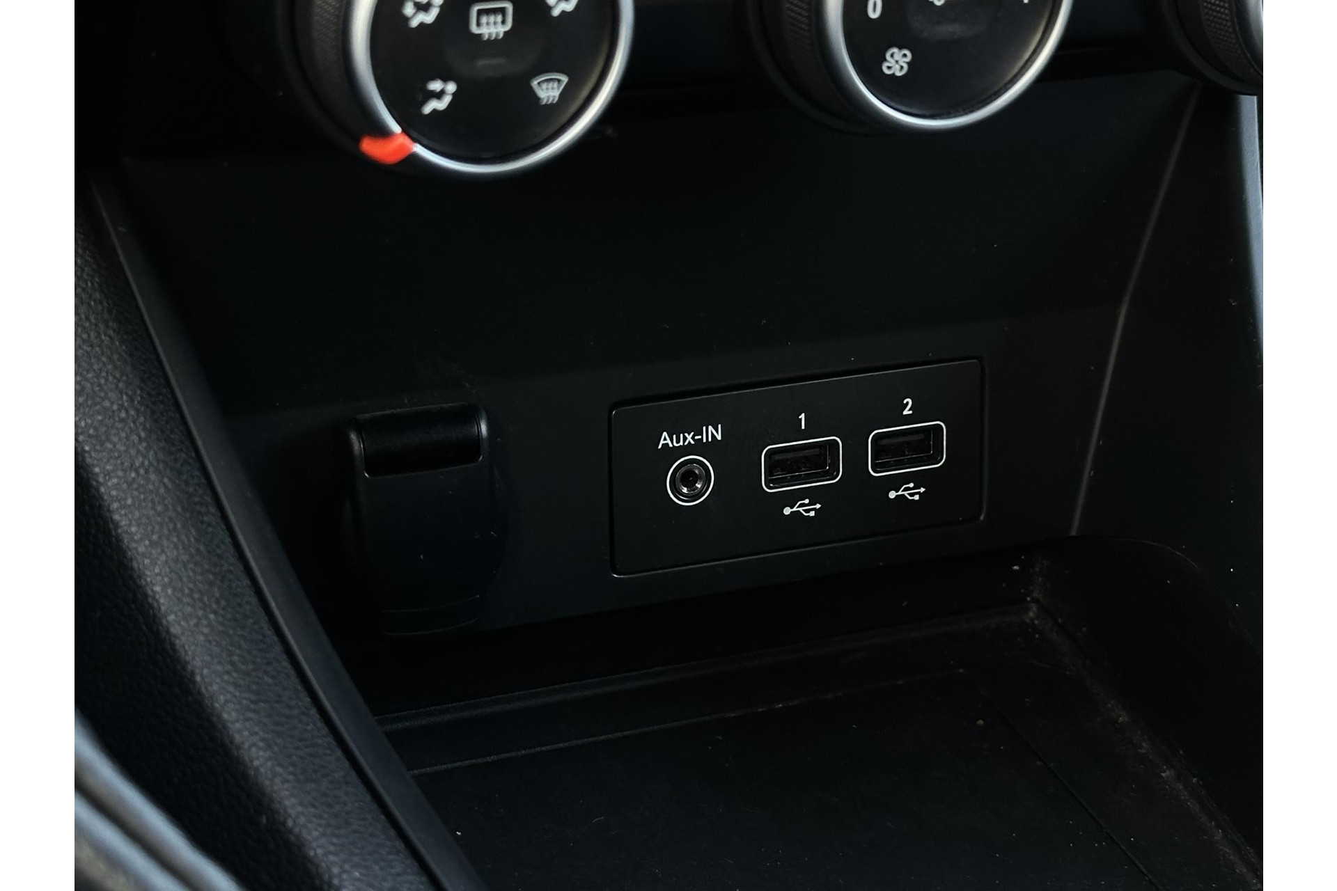 Renault Captur 1.0 TCe 100 Bi-Fuel Zen 2020 Noir etoilé gne 17