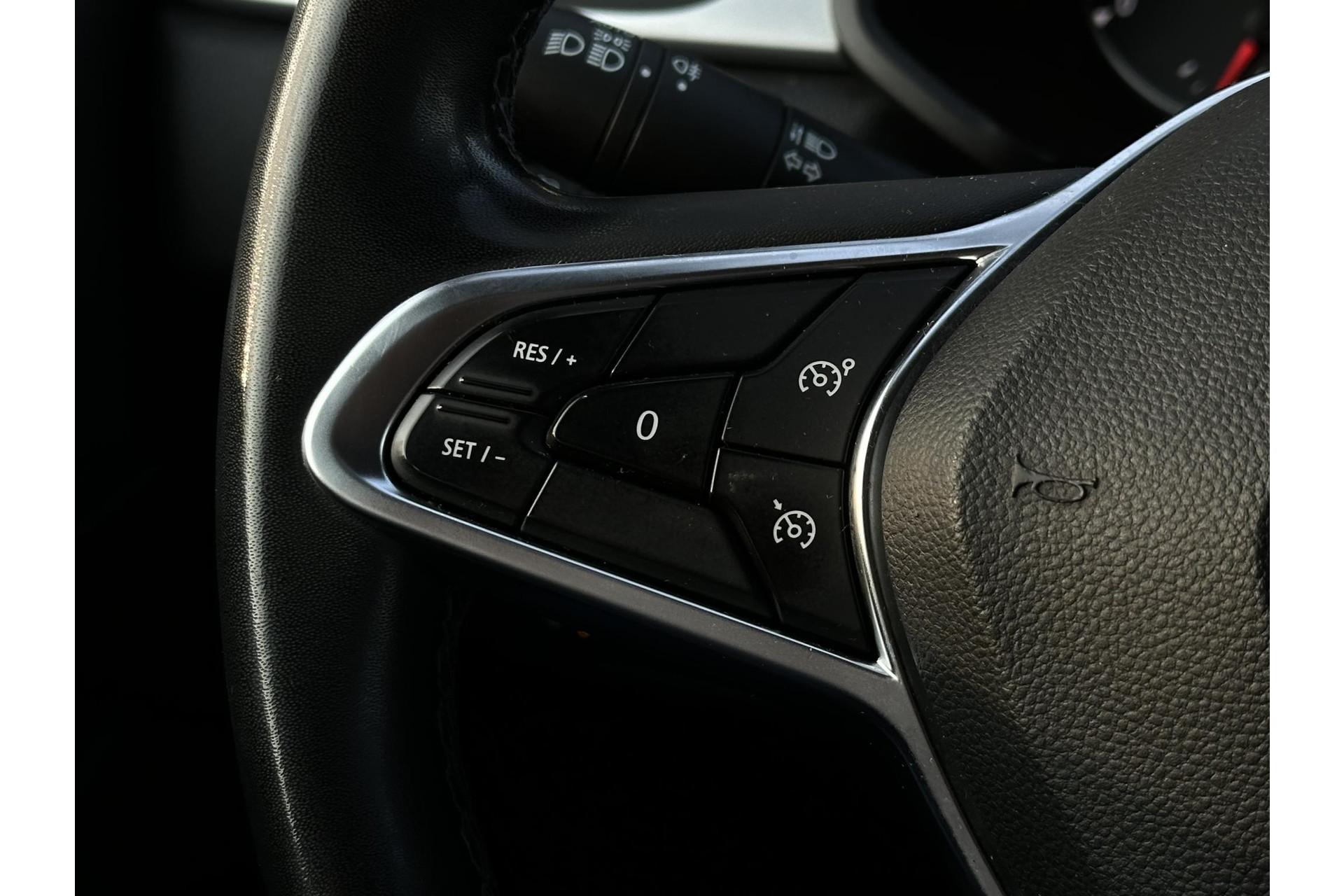 Renault Captur 1.0 TCe 100 Bi-Fuel Zen 2020 Noir etoilé gne 24