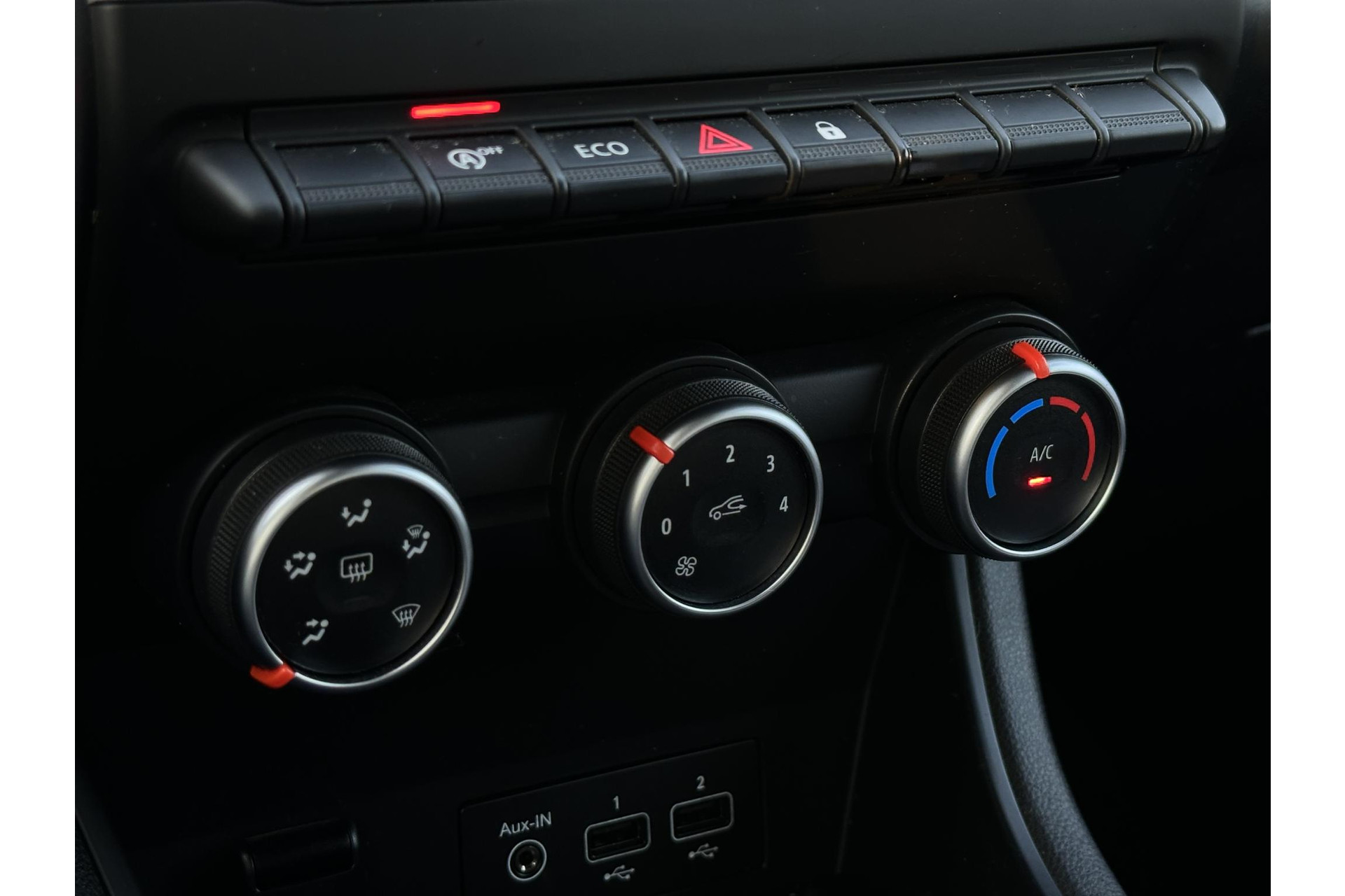 Renault Captur 1.0 TCe 100 Bi-Fuel Zen 2020 Noir etoilé gne 26