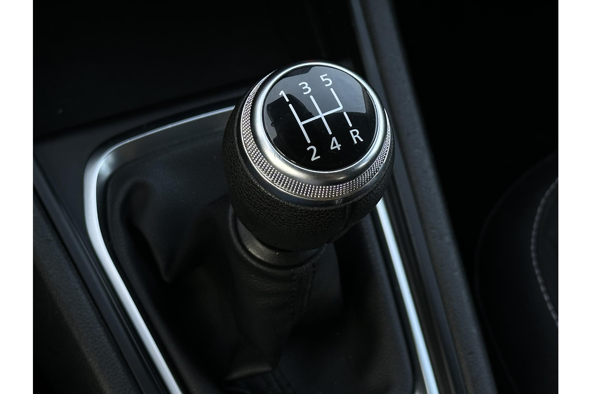 Renault Captur 1.0 TCe 100 Bi-Fuel Zen 2020 Noir etoilé gne 28