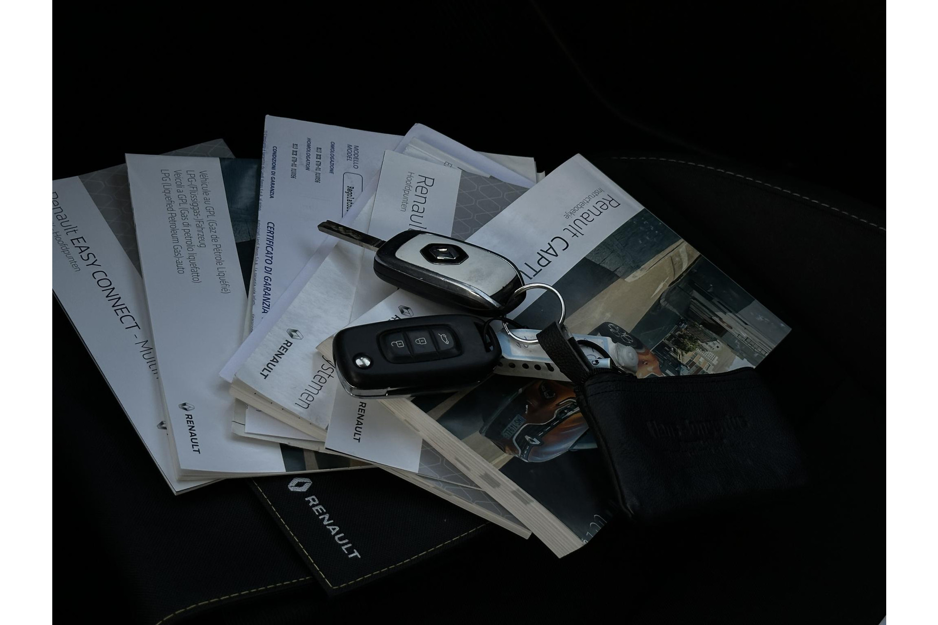 Renault Captur 1.0 TCe 100 Bi-Fuel Zen 2020 Noir etoilé gne 31