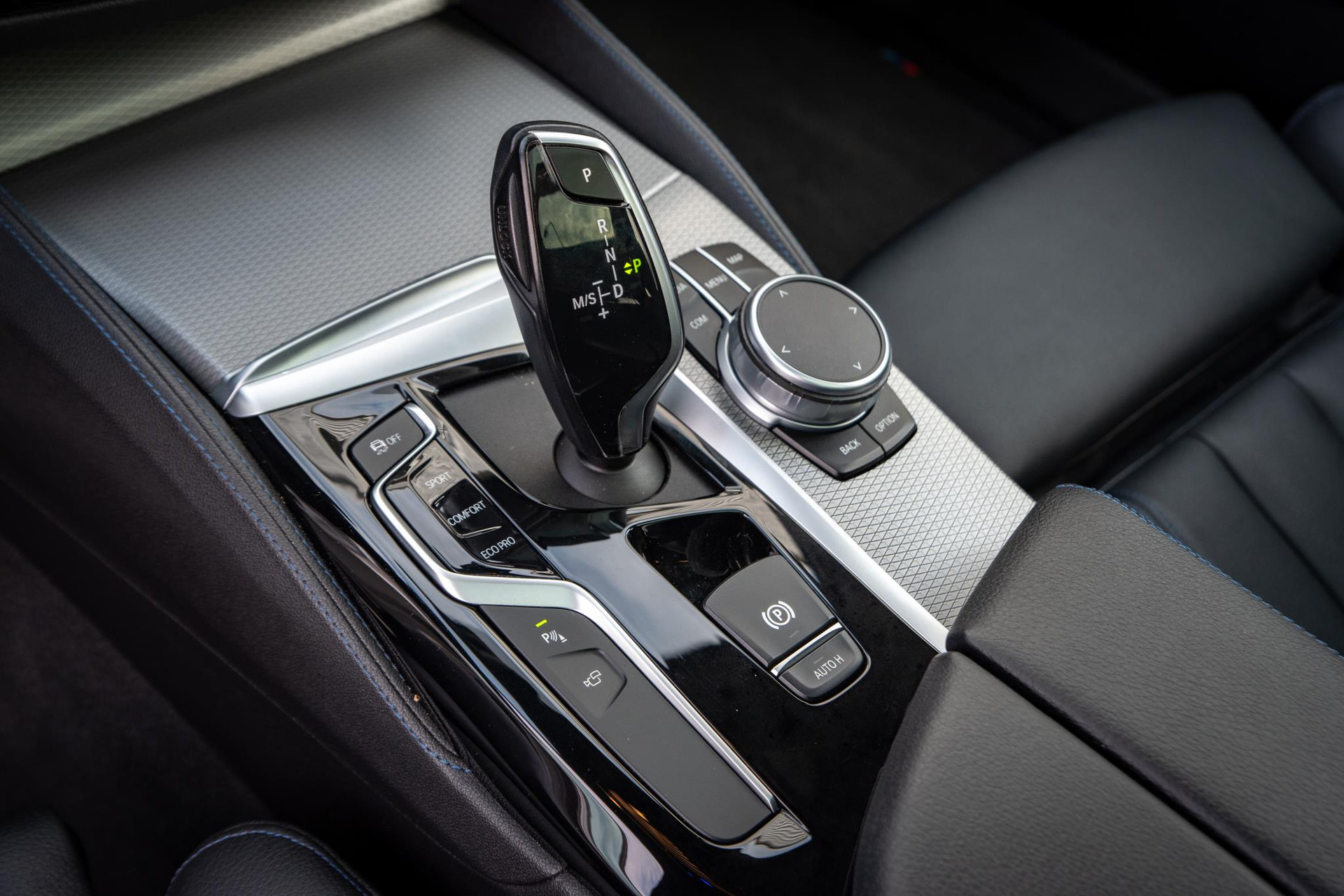 BMW 5 Serie Touring M550d xDrive High Executive 2020  15