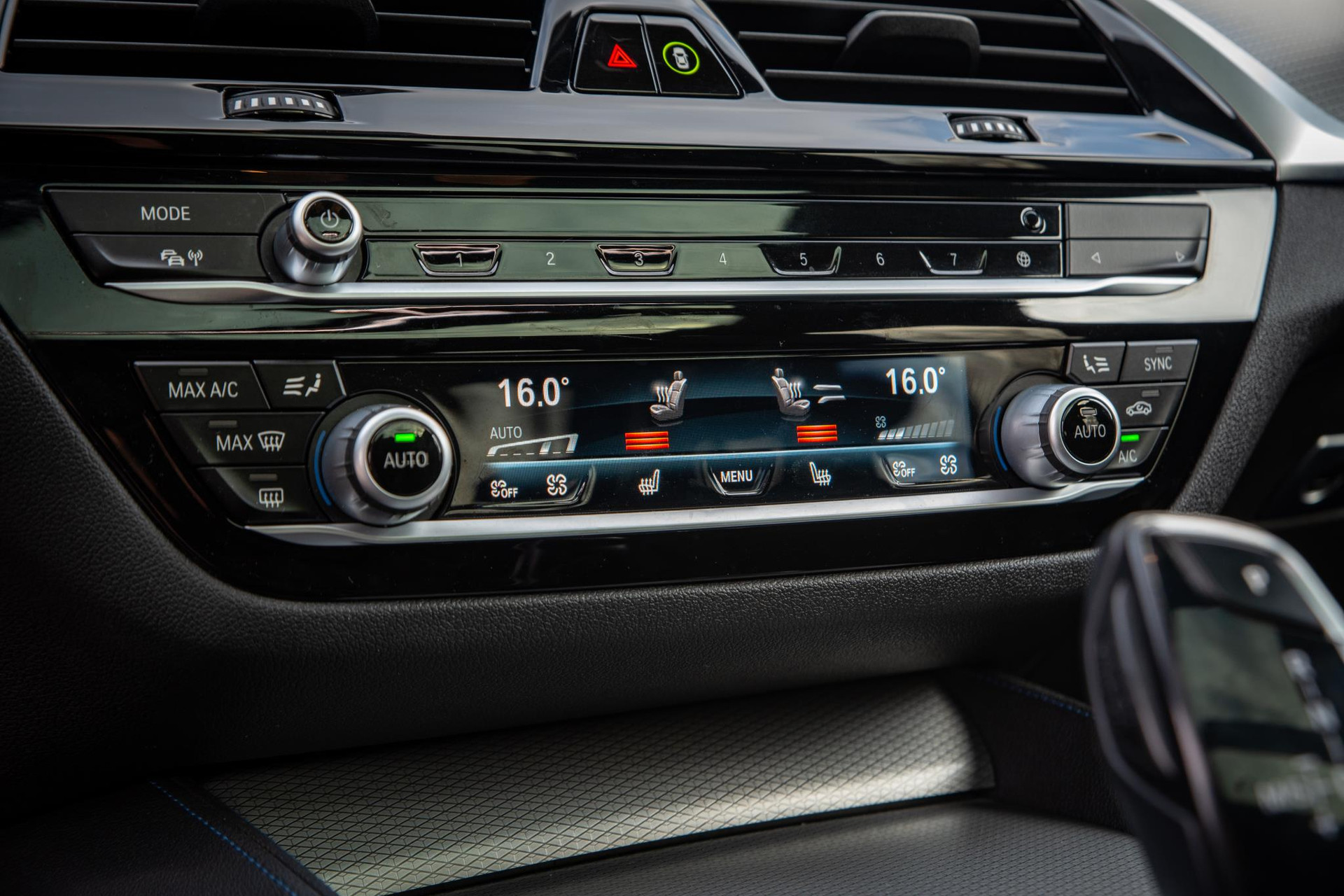 BMW 5 Serie Touring M550d xDrive High Executive 2020  16