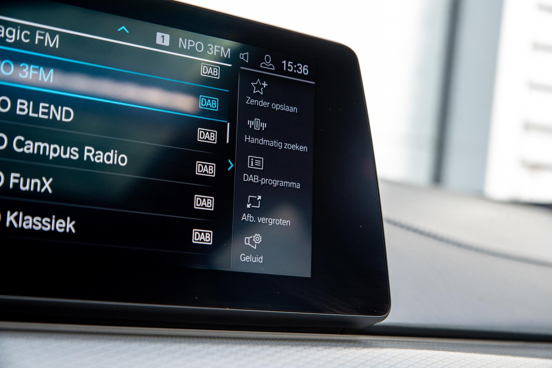 BMW 5 Serie Touring M550d xDrive High Executive 2020  19