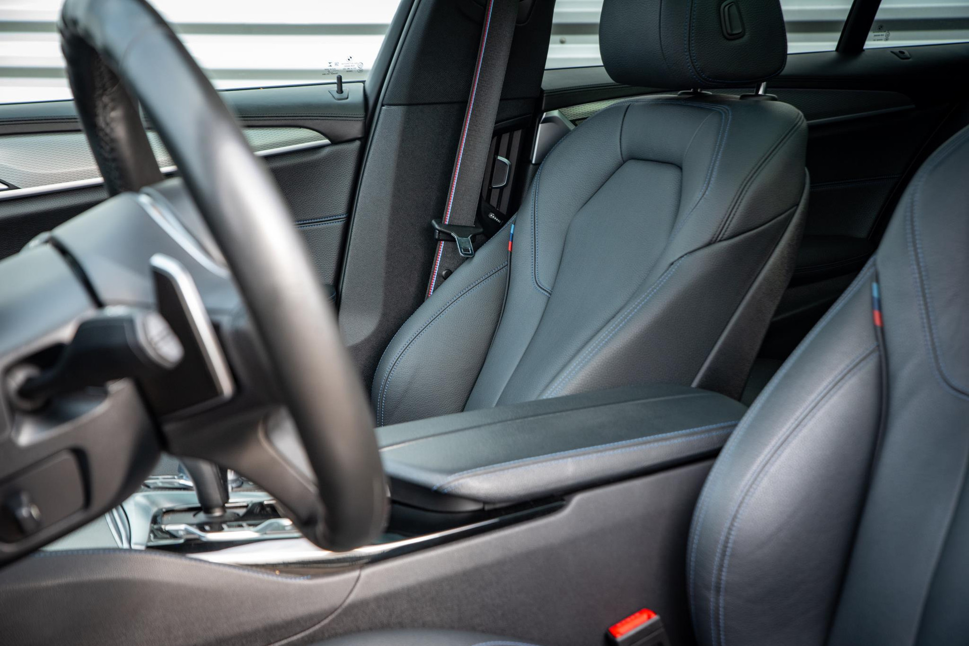 BMW 5 Serie Touring M550d xDrive High Executive 2020  25