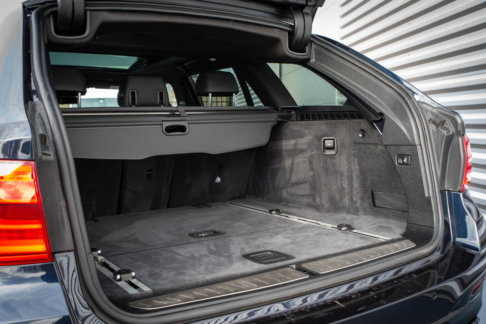 BMW 5 Serie Touring M550d xDrive High Executive 2020  26