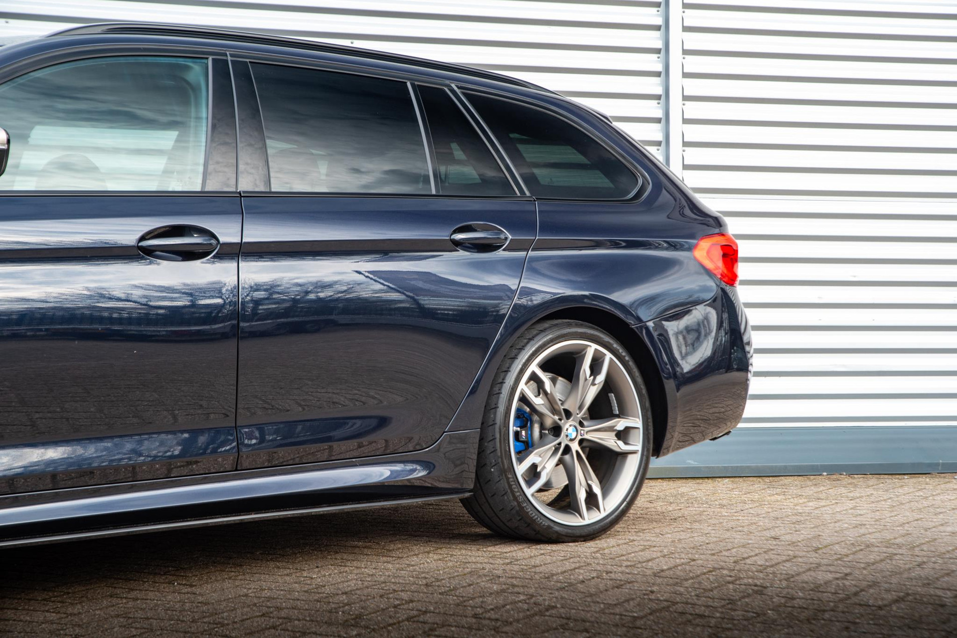 BMW 5 Serie Touring M550d xDrive High Executive 2020  31