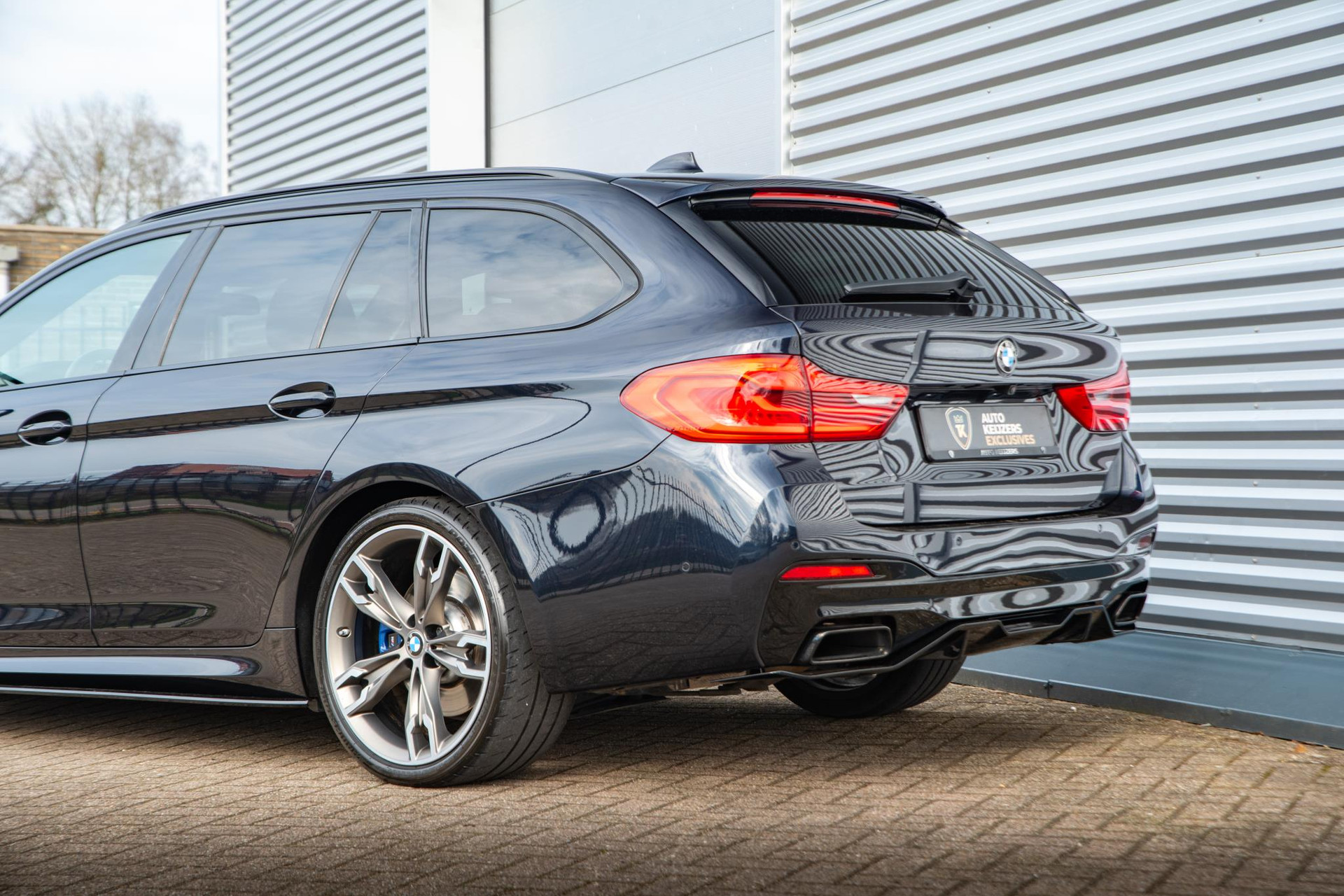 BMW 5 Serie Touring M550d xDrive High Executive 2020  32