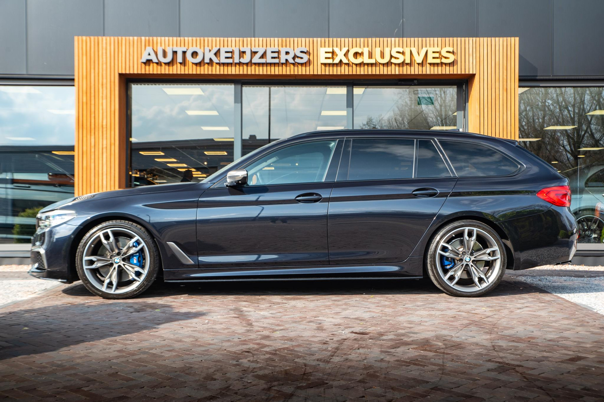 BMW 5 Serie Touring M550d xDrive High Executive 2020  4
