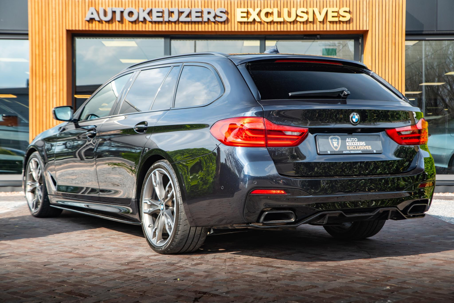 BMW 5 Serie Touring M550d xDrive High Executive 2020  5