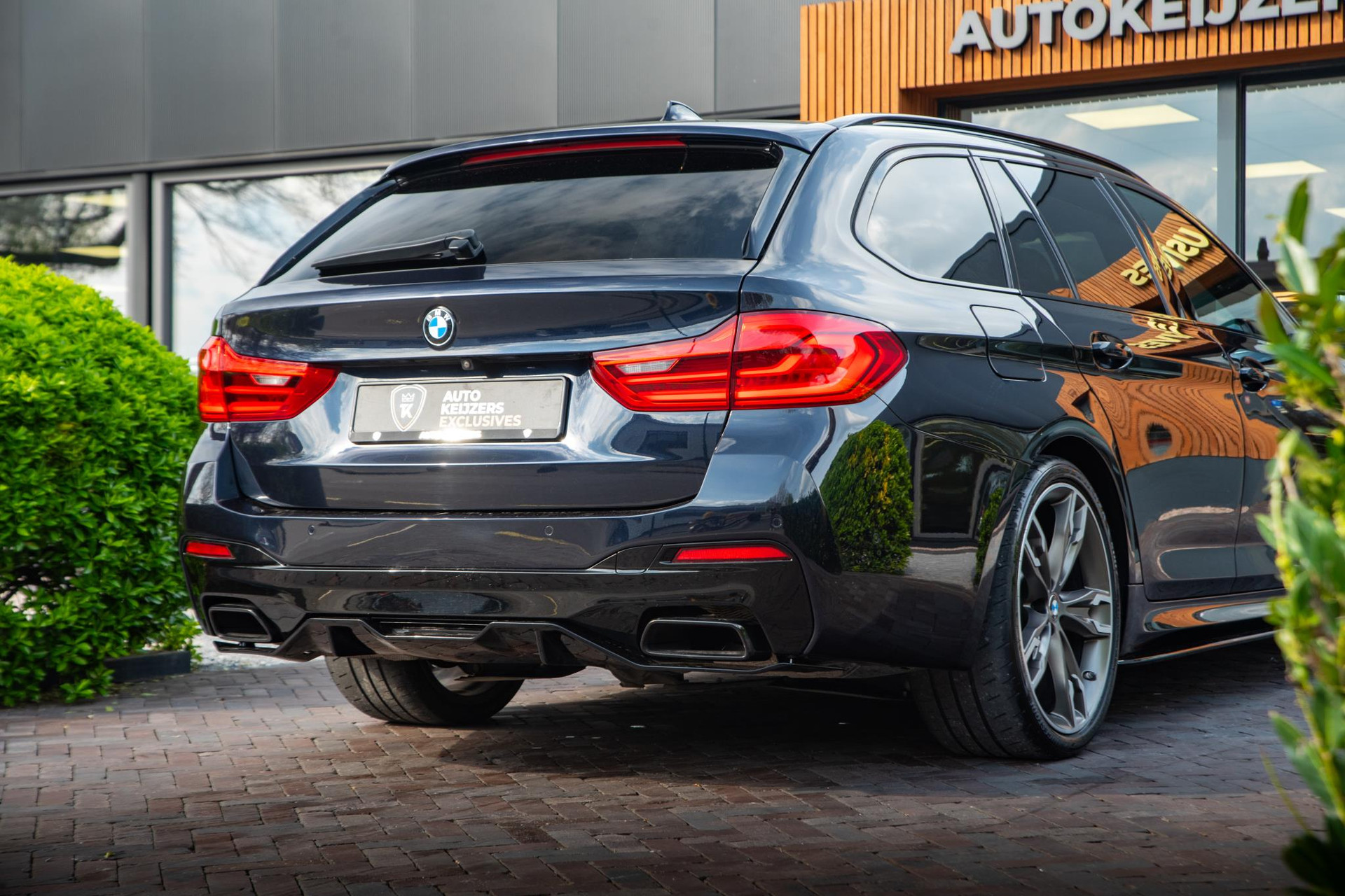 BMW 5 Serie Touring M550d xDrive High Executive 2020  7