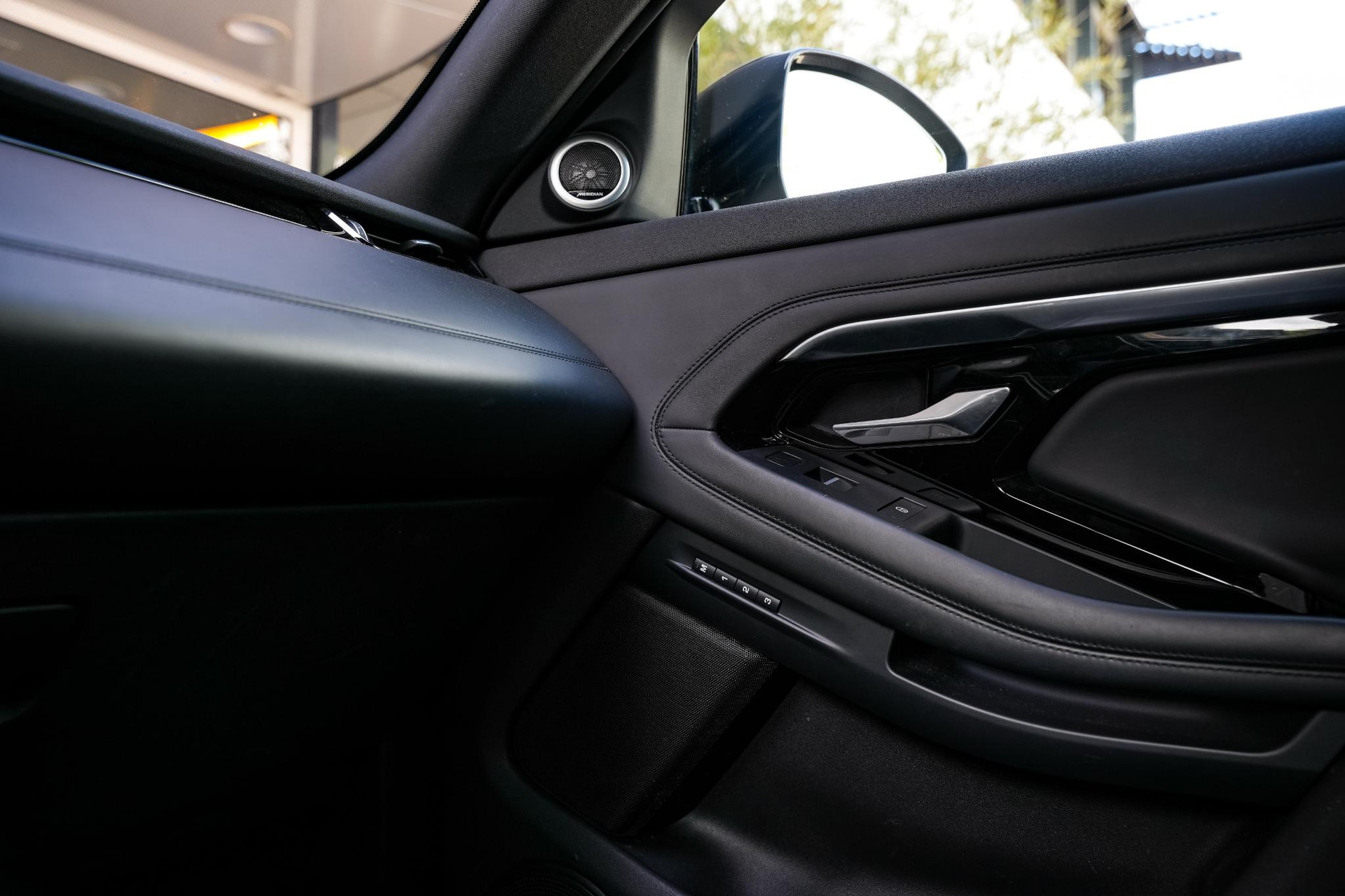 Land Rover Range Rover Evoque 2.0 P300 AWD R-Dynamic HSE 2019  23