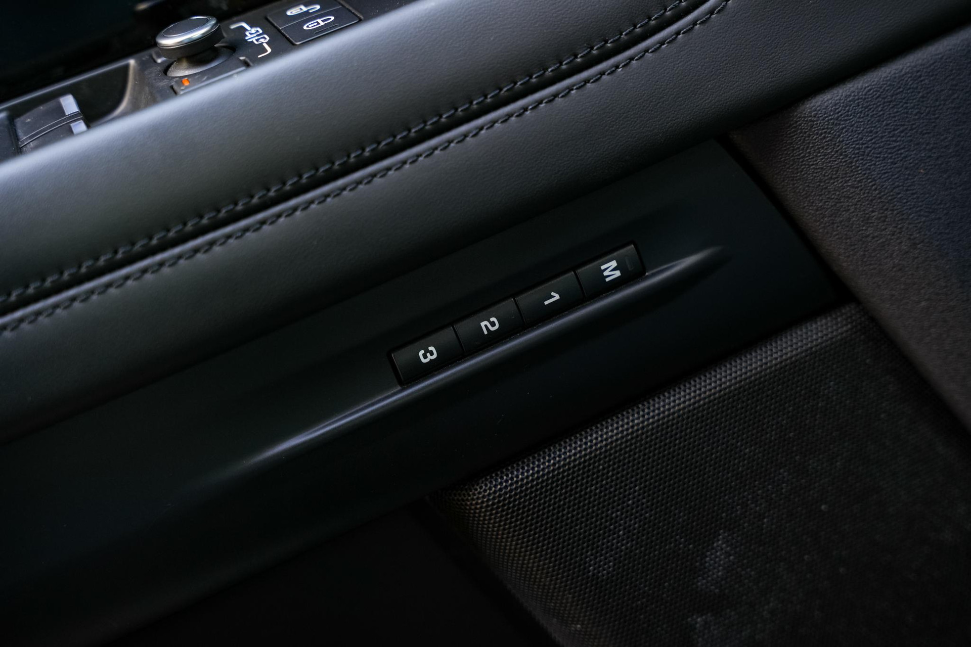 Land Rover Range Rover Evoque 2.0 P300 AWD R-Dynamic HSE 2019  24