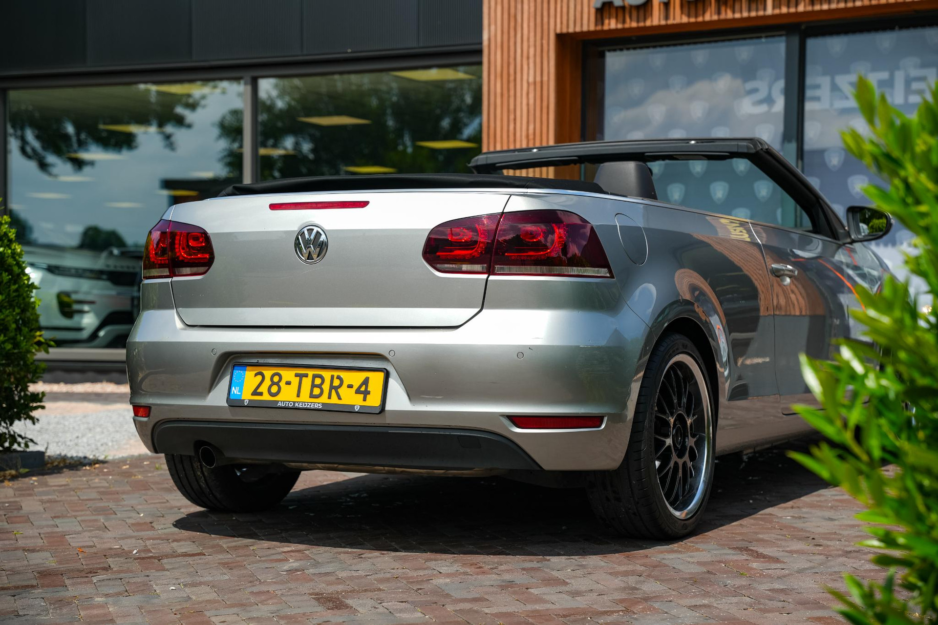 Volkswagen GOLF Cabriolet 1.2 TSI BlueMotion 2012 Tungsten silver / zwart dak 10