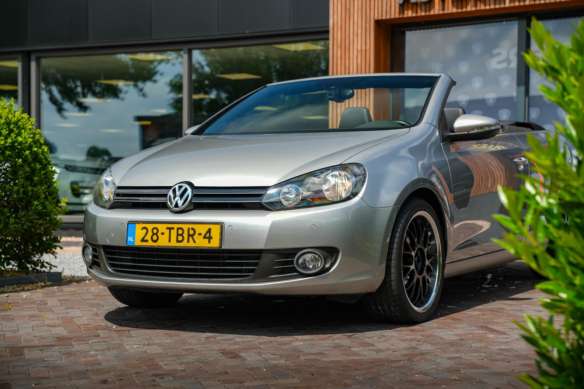 Volkswagen GOLF Cabriolet 1.2 TSI BlueMotion 2012 Tungsten silver / zwart dak 12