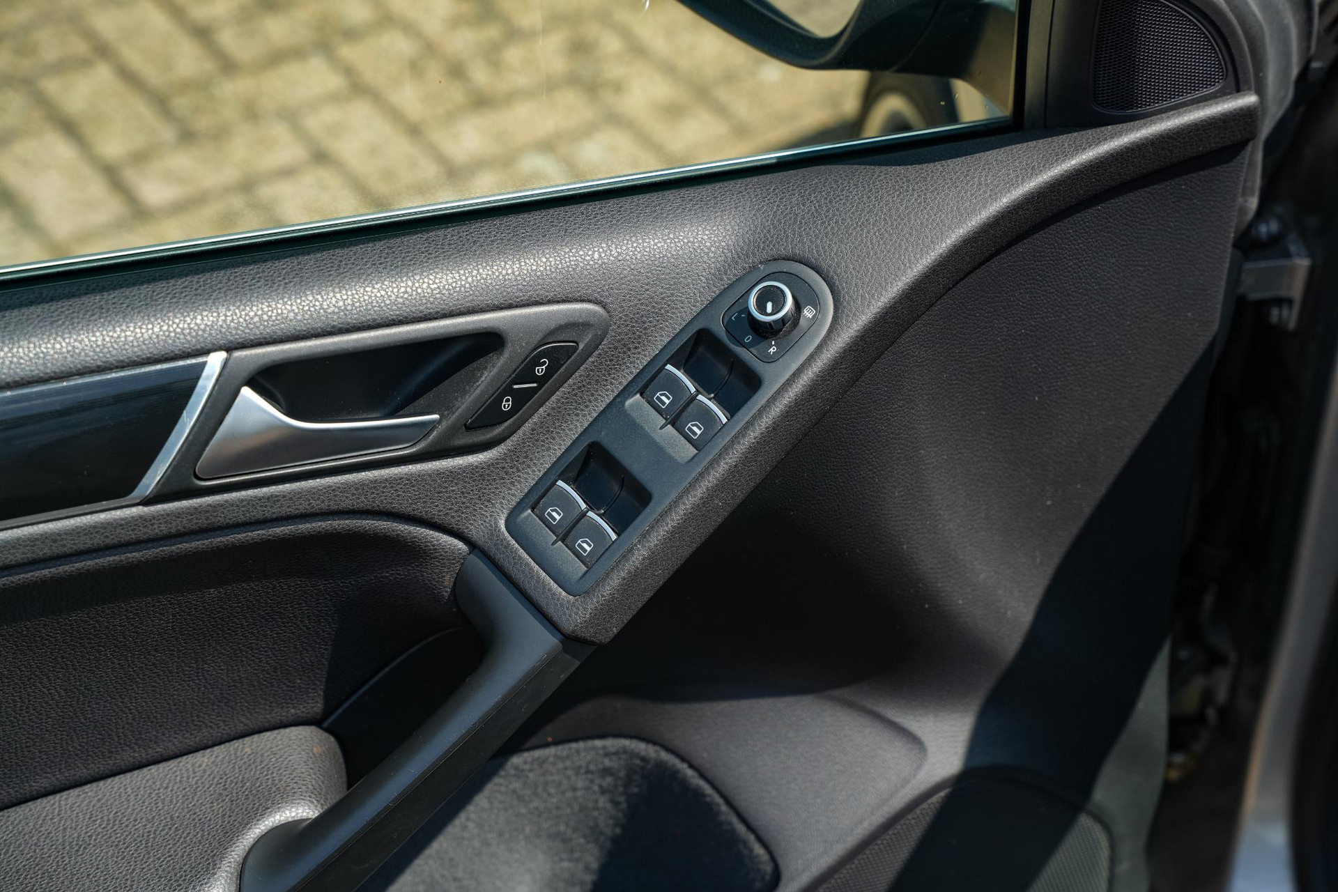 Volkswagen GOLF Cabriolet 1.2 TSI BlueMotion 2012 Tungsten silver / zwart dak 13