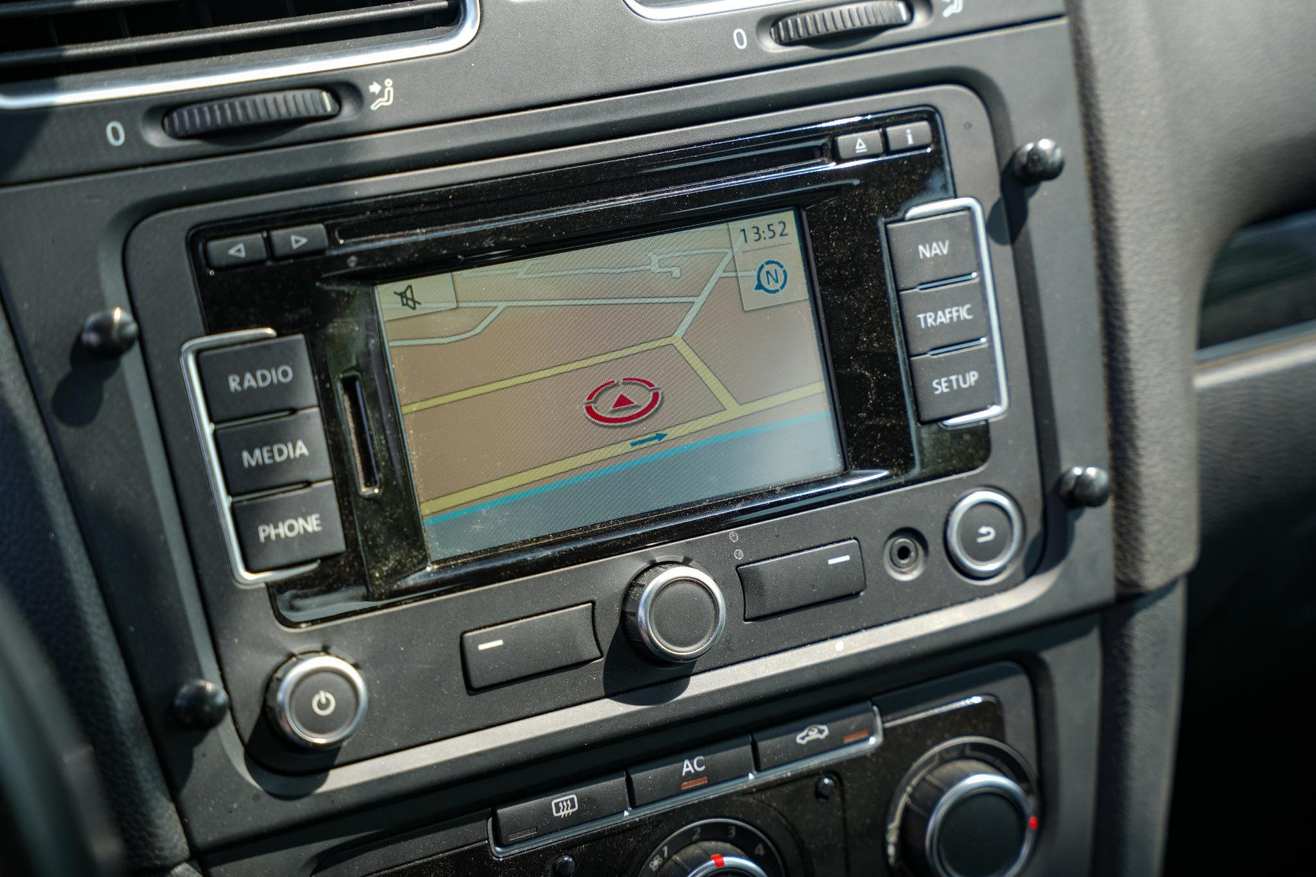 Volkswagen GOLF Cabriolet 1.2 TSI BlueMotion 2012 Tungsten silver / zwart dak 17