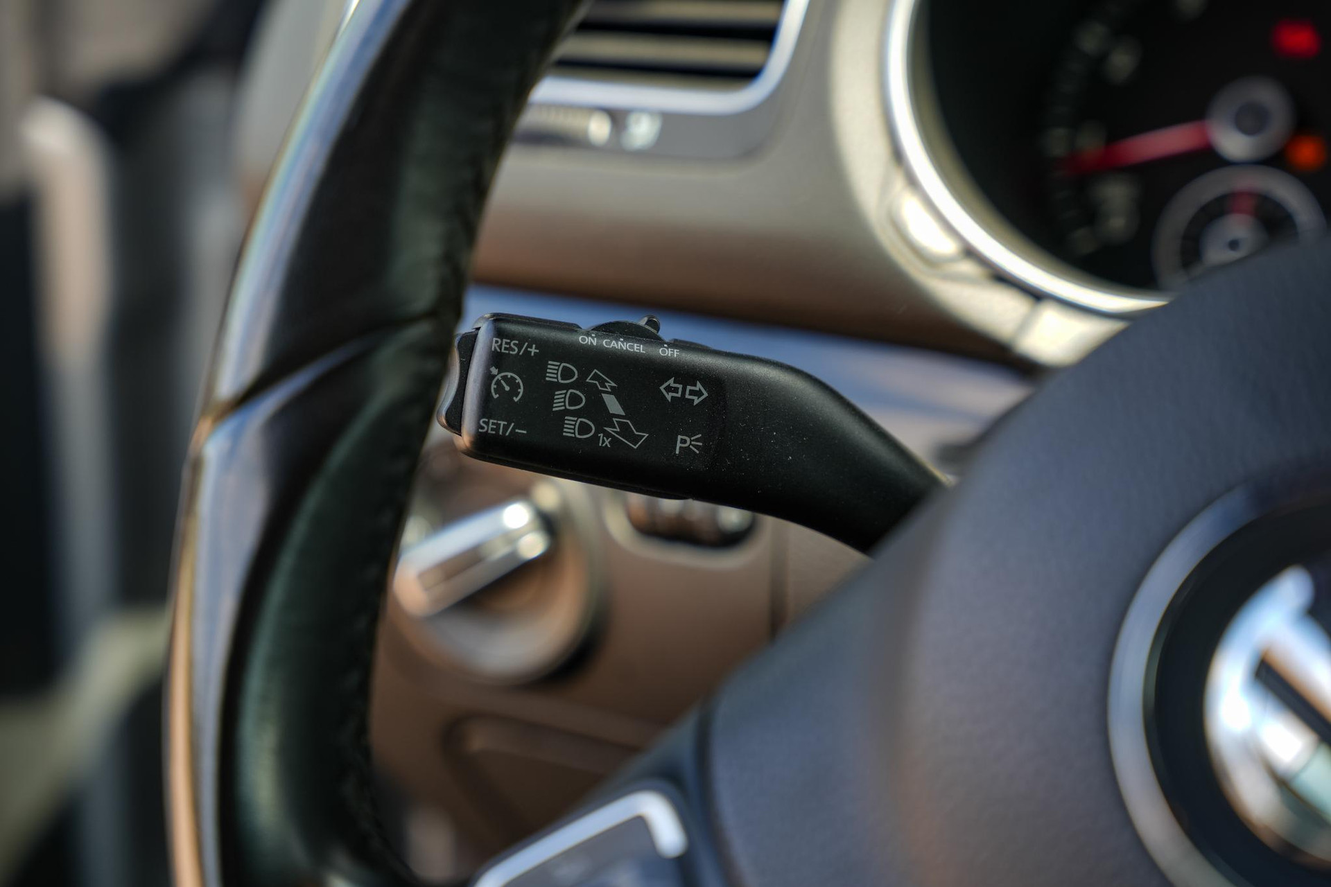 Volkswagen GOLF Cabriolet 1.2 TSI BlueMotion 2012 Tungsten silver / zwart dak 19