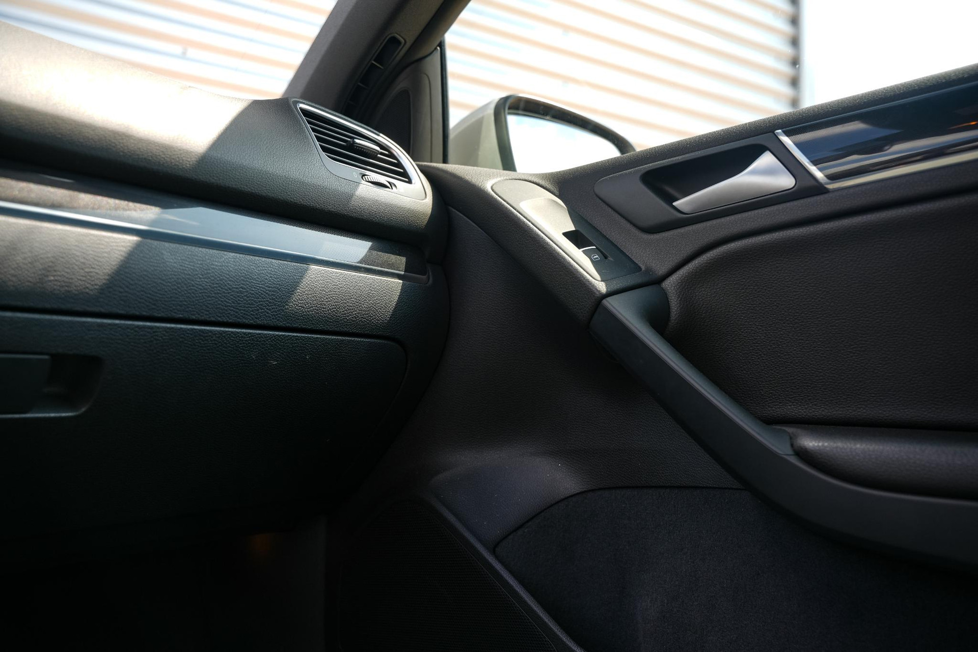 Volkswagen GOLF Cabriolet 1.2 TSI BlueMotion 2012 Tungsten silver / zwart dak 21