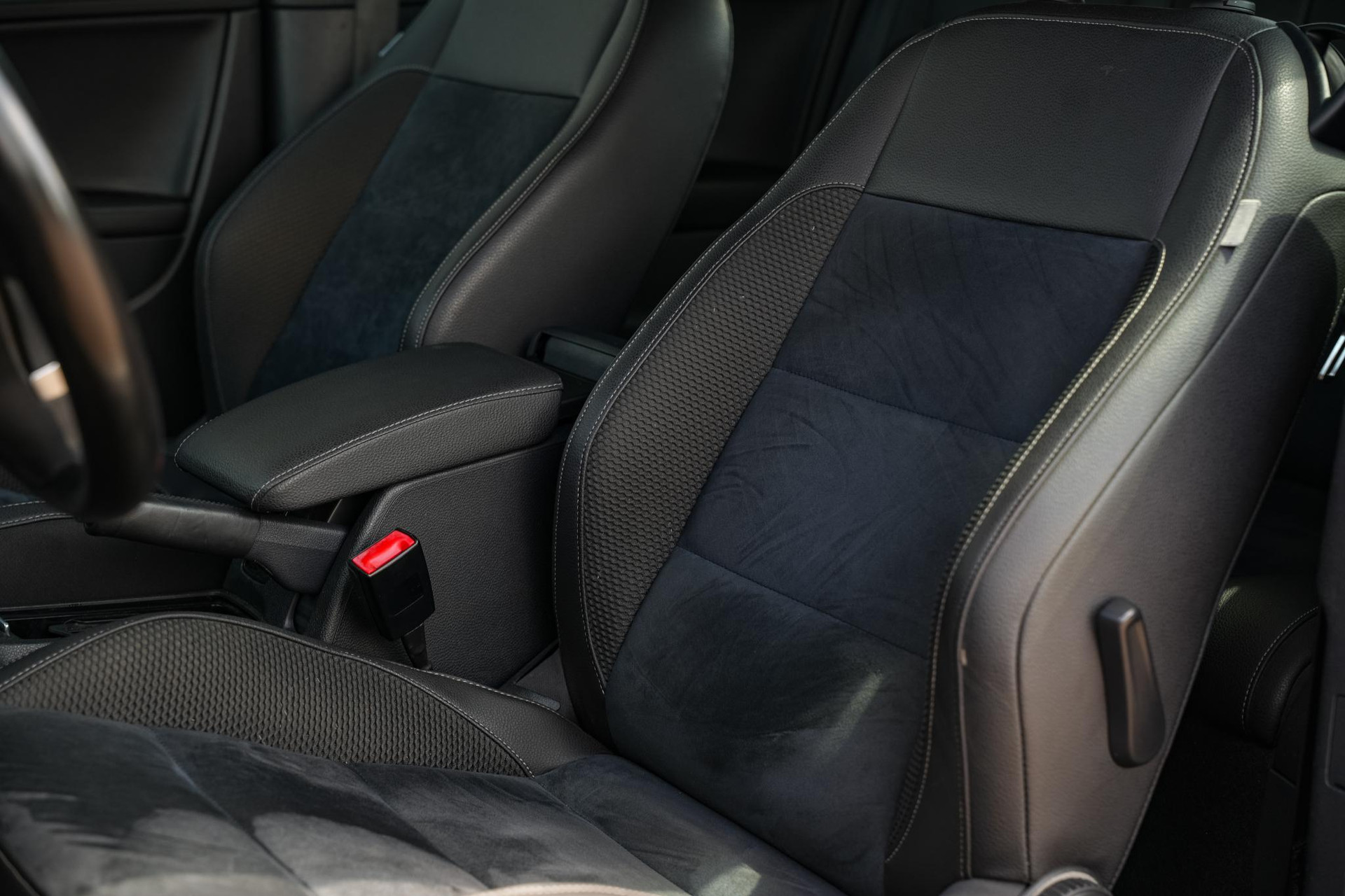 Volkswagen GOLF Cabriolet 1.2 TSI BlueMotion 2012 Tungsten silver / zwart dak 23