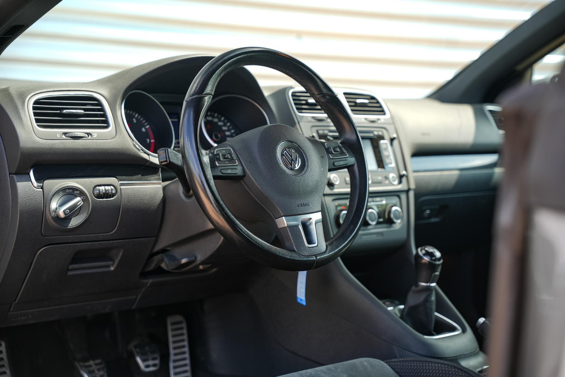 Volkswagen GOLF Cabriolet 1.2 TSI BlueMotion 2012 Tungsten silver / zwart dak 4