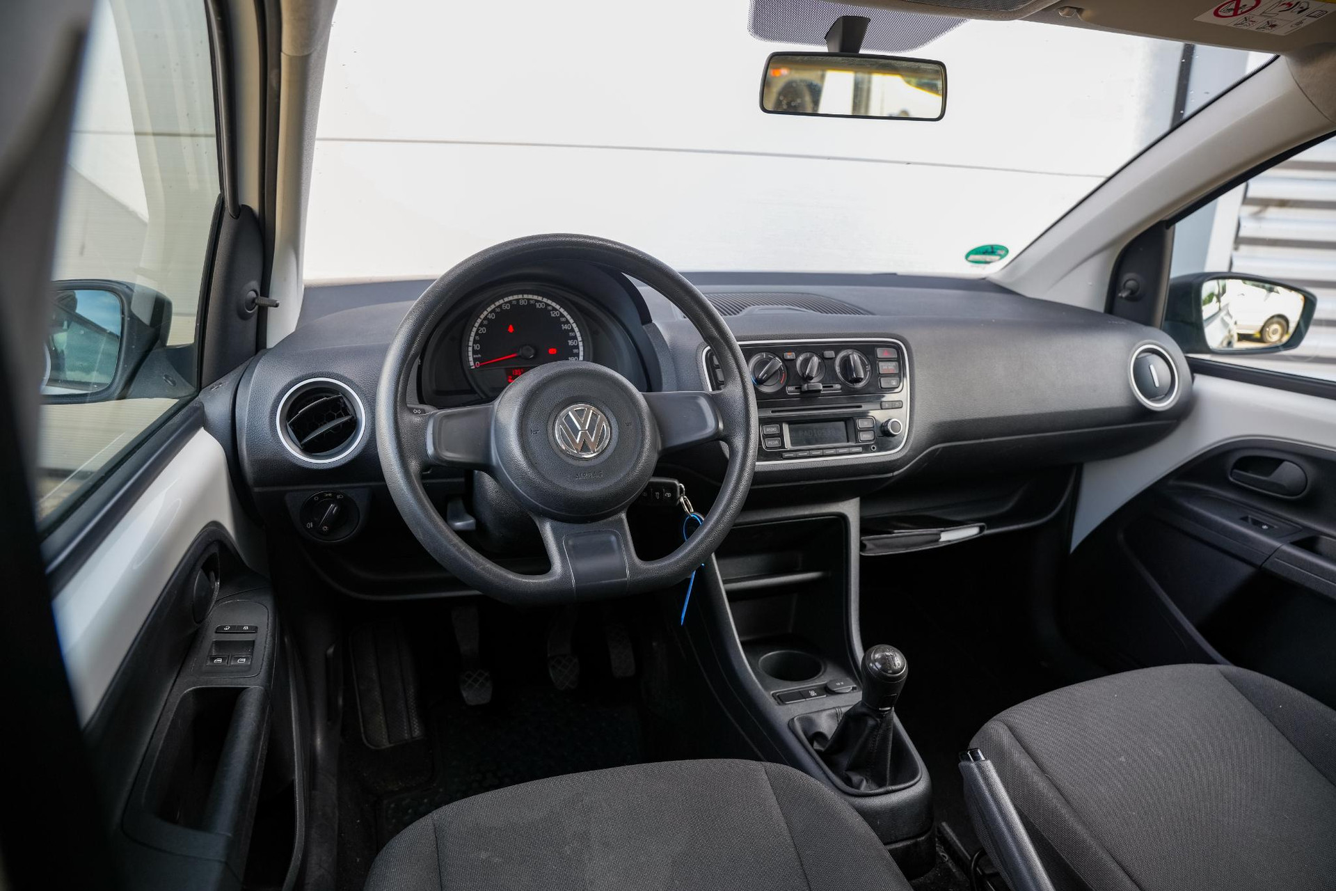 Volkswagen up! Load Up! 2016  2