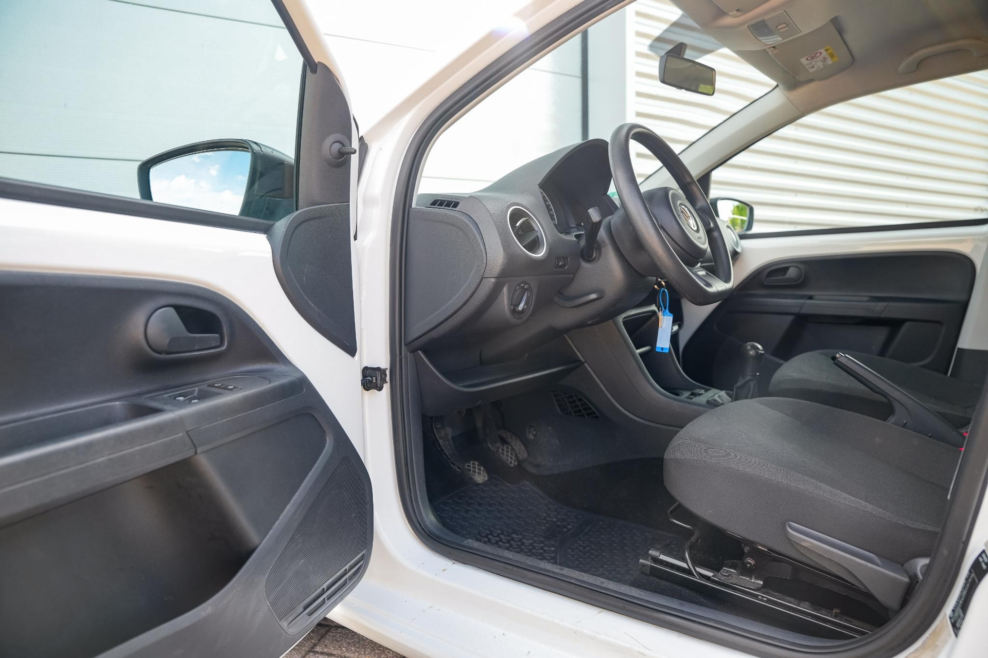 Volkswagen up! Load Up! 2016  6