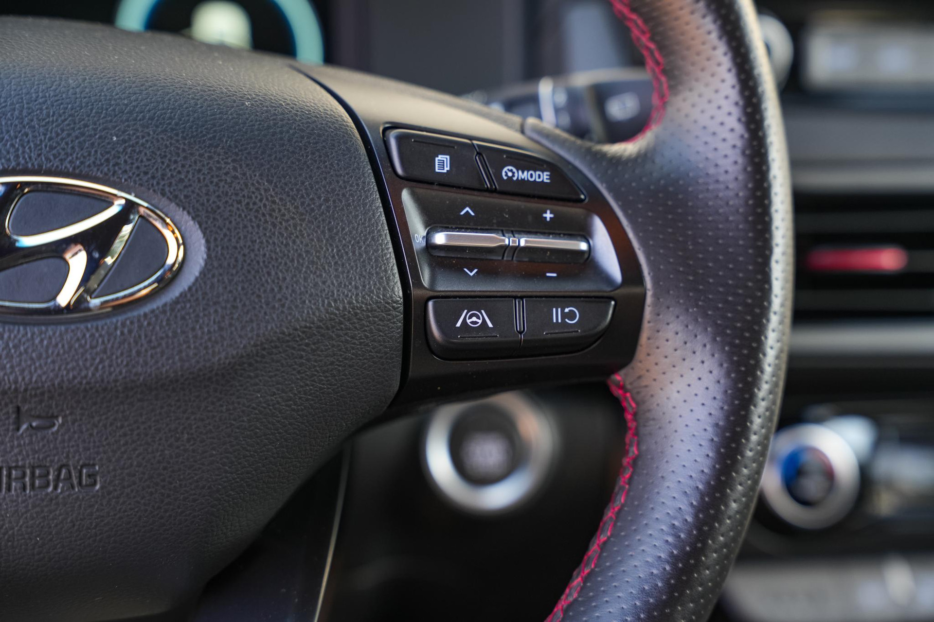 Hyundai KONA 1.6 T-GDI N-Line 2022 Atlas White (SW1) 23